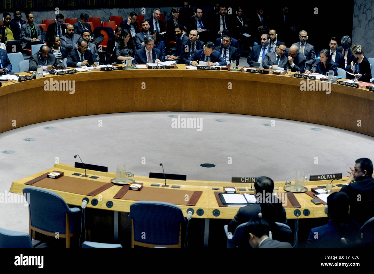 Eine Tagung des Sicherheitsrates auf der militärischen Aktivitäten Freitag in Syrien erfolgt in der Sicherheitsrat der Kammer am Sitz der Vereinten Nationen in New York City am 14. April 2018. Es Tagung des Sicherheitsrates wurde auf Wunsch von Russland nach den USA, britischen und französischen Streitkräfte Luftangriffe auf chemische Waffen Ziele gestern in Syrien durchgeführt. Foto von Dennis Van Tine/UPI Stockfoto