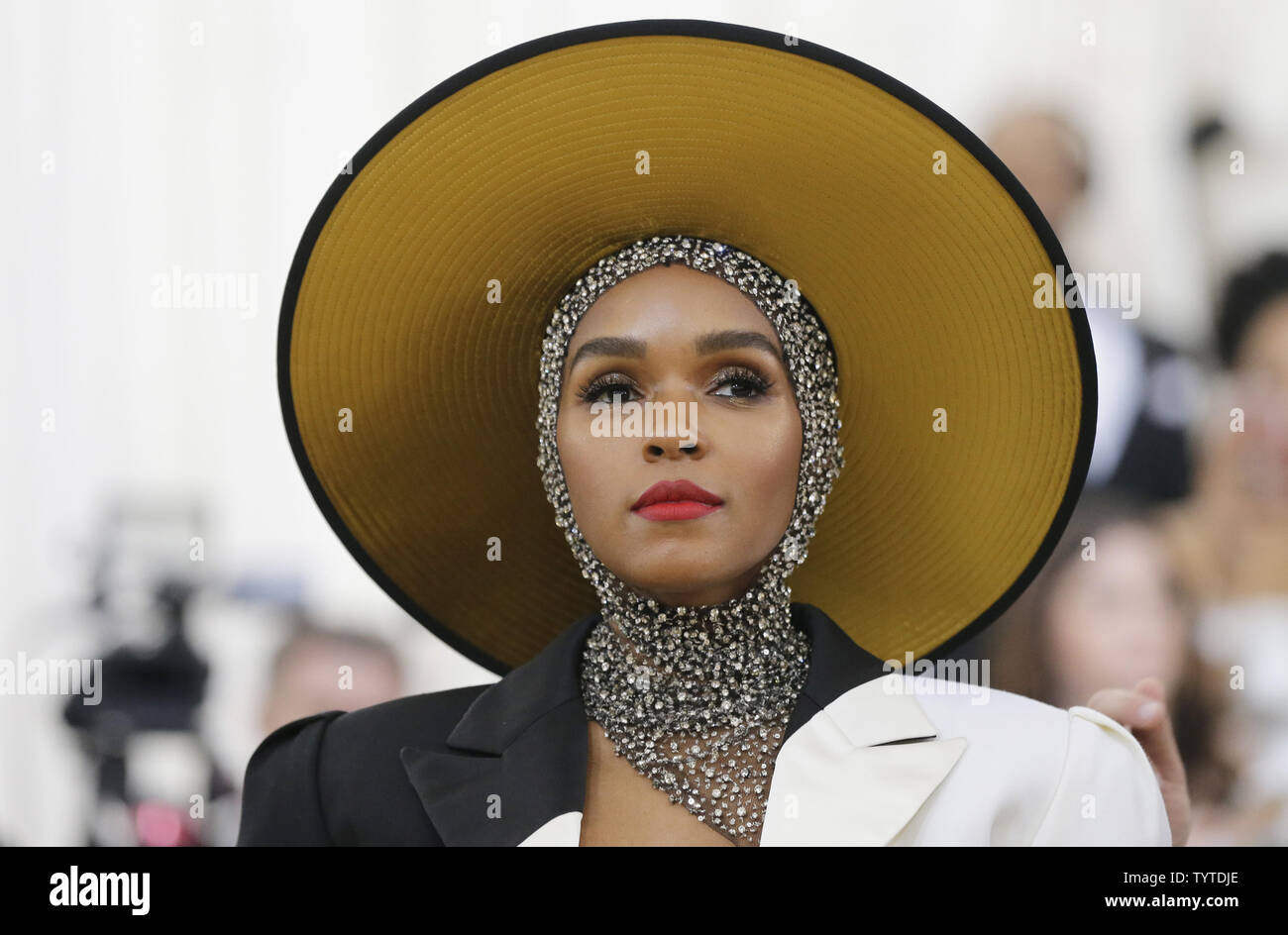 Janelle Monae kommt auf dem roten Teppich an der Metropolitan Museum der Kunst Costume Institute Benefit' Himmelskörper: Mode und der Katholischen Imagination' im Metropolitan Museum der Kunst in New York City am 7. Mai 2018. Foto von John angelillo/UPI Stockfoto