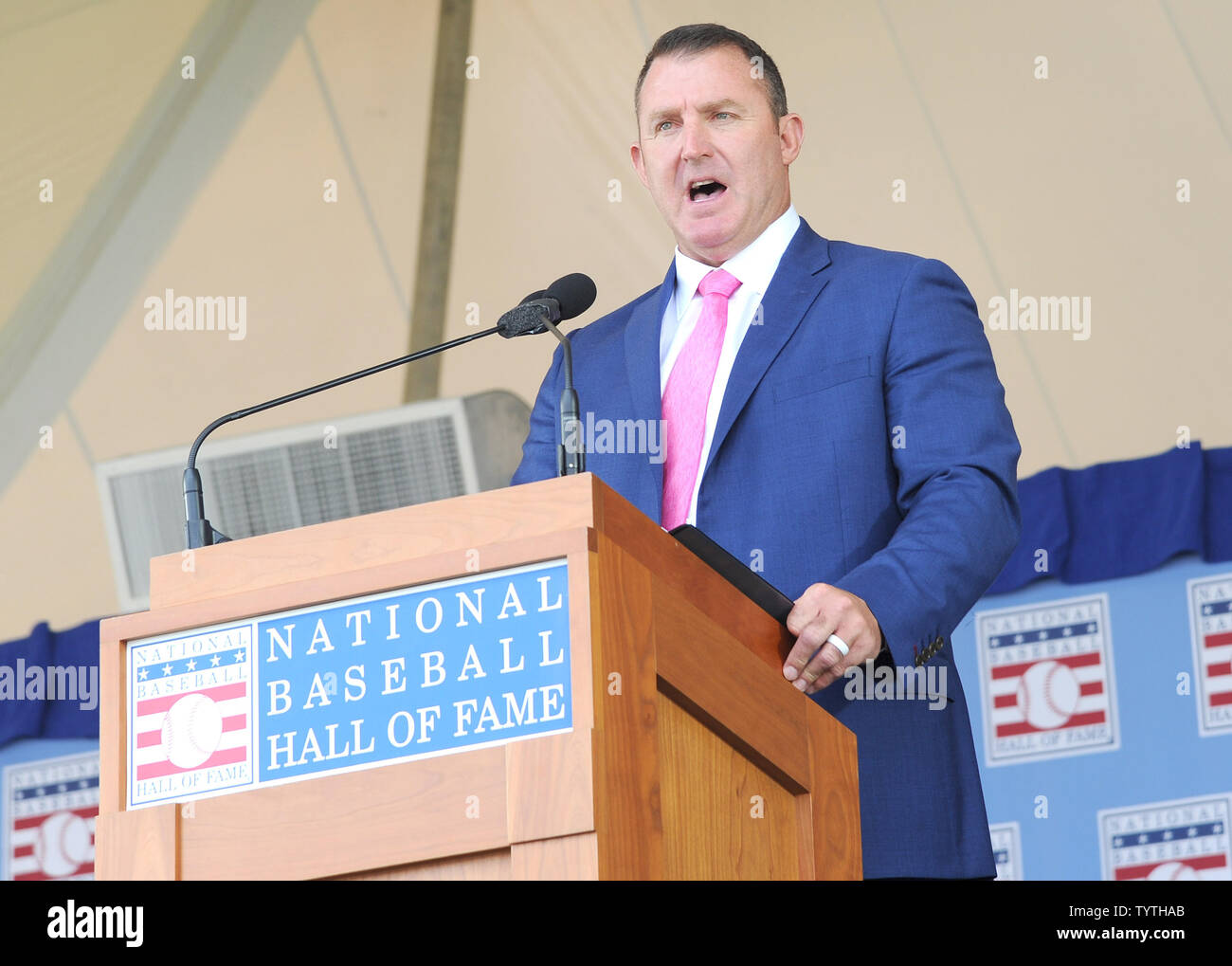 Jim Thome liefert seinen Baseball Hall of Fame induction Rede bei der Clark Sportzentrum in Cooperstown, New York am 29. Juli 2018. Eine Aufzeichnung 60 Hall of Famers sind geplant in Central New York, Vladimir Guerrero, Trevor Hoffman, Chipper Jones, Jack Morris, Jim Thome und Alan Trammell am National Baseball Hall of Fame und Museum während der Hall of Fame Wochenende zu Ehren am Juli 27.-30. Foto von George Napolitano/UPI. Stockfoto