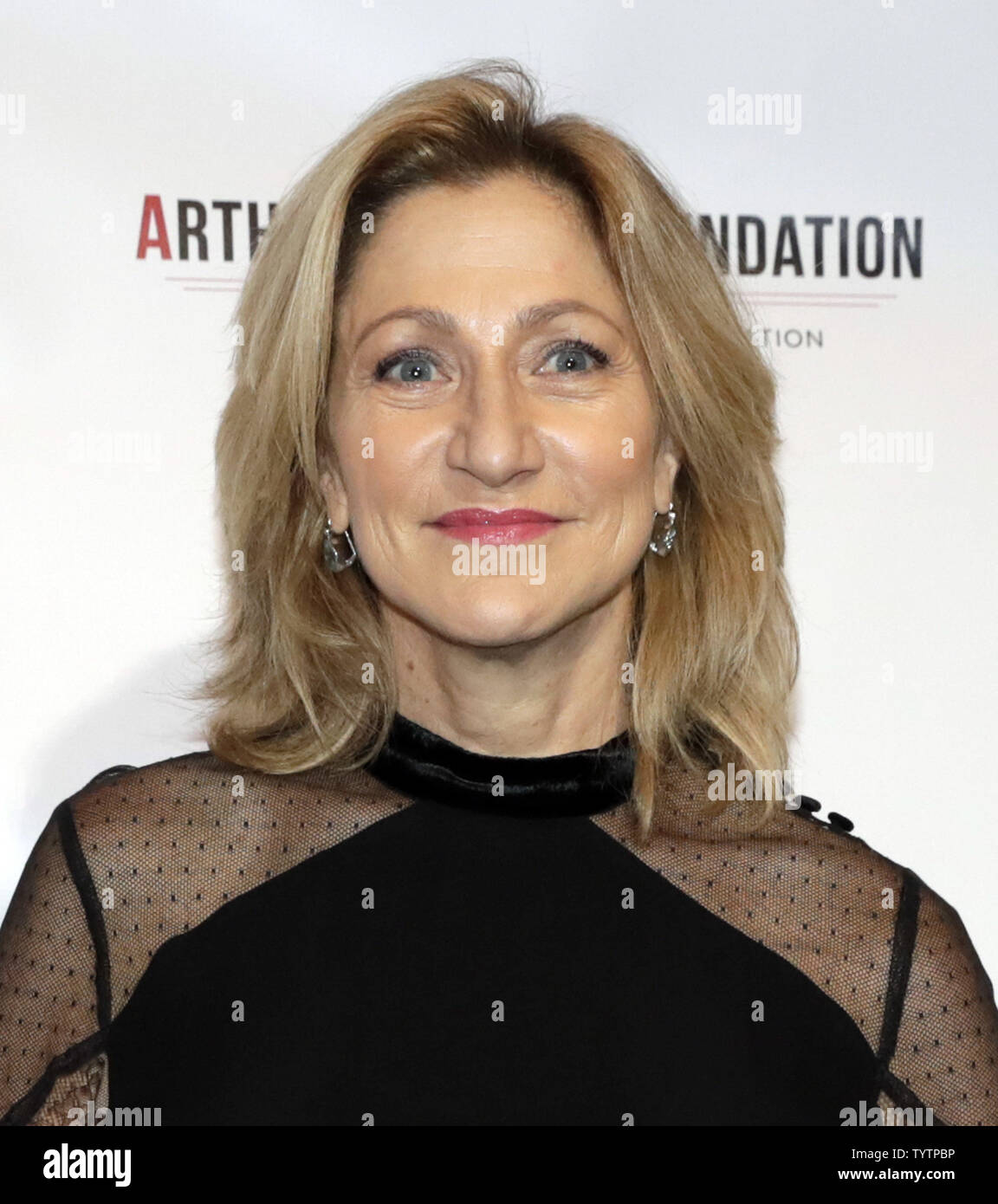 Schauspielerin Edie Falco kommt auf dem roten Teppich an der Arthur Miller Stiftung würdigt im City Winery in New York City am 22. Oktober 2018. Die Arthur Millers Stiftung Eröffnungs Arthur Miller Stiftung würdigt feiert die Macht der öffentlichen Schule Kunst Bildung wurde von Alec Baldwin. Foto von Jason Szenes/UPI Stockfoto