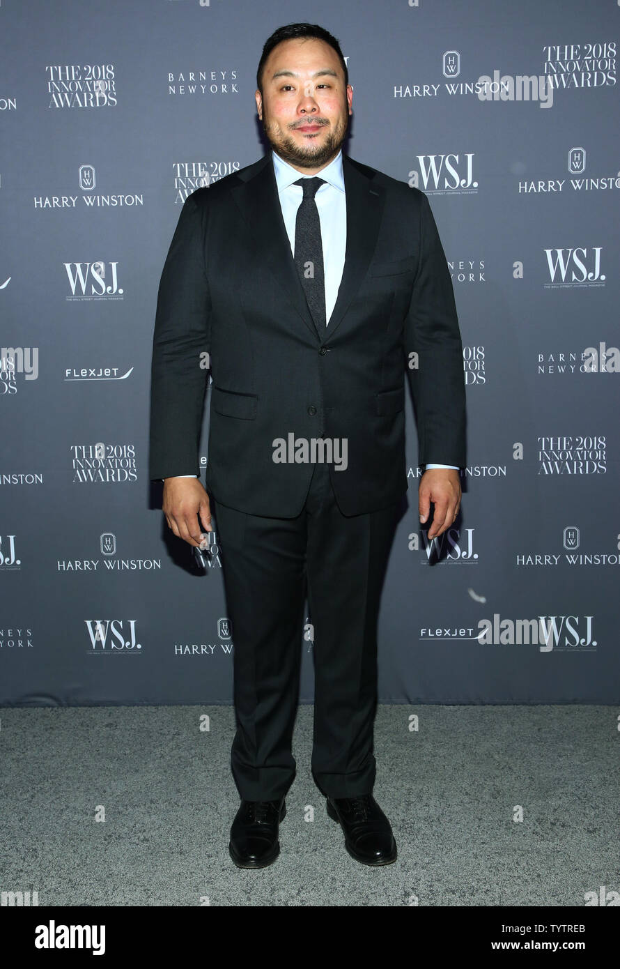 David Chang kommt auf dem roten Teppich an der WALL STREET JOURNAL Magazine Innovator Awards 2018 im Museum für Moderne Kunst am 7. November 2018 in New York City. Foto von Monika Graff/UPI Stockfoto