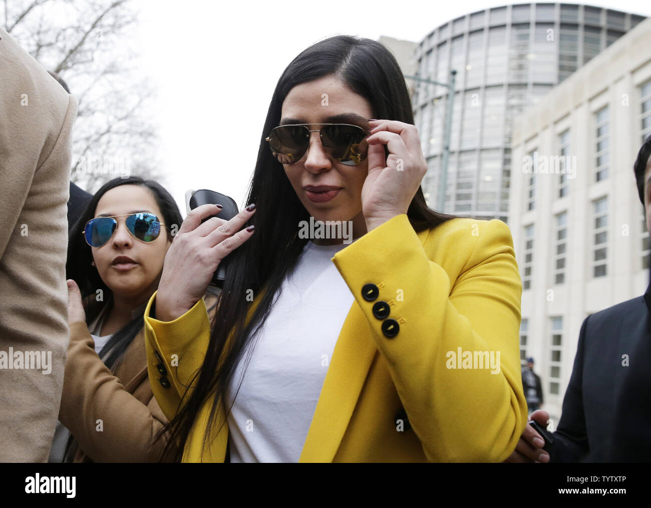 Emma Coronel, Ehefrau des Gründers der ehemaligen Guadalajara Kartells Joaquin "El Chapo" Guzman verlässt Federal Court in New York City am 11. Februar 2019. Bei den Beratungen in der Testversion von mexikanischen Drogenbaron Joaquin "El Chapo" Guzman in eine zweite Woche Montag als Geschworene gestreckt gearbeitet, die sich ihren Weg durch die fast zweieinhalb Monate des Zeugnisses. Foto von John angelillo/UPI Stockfoto