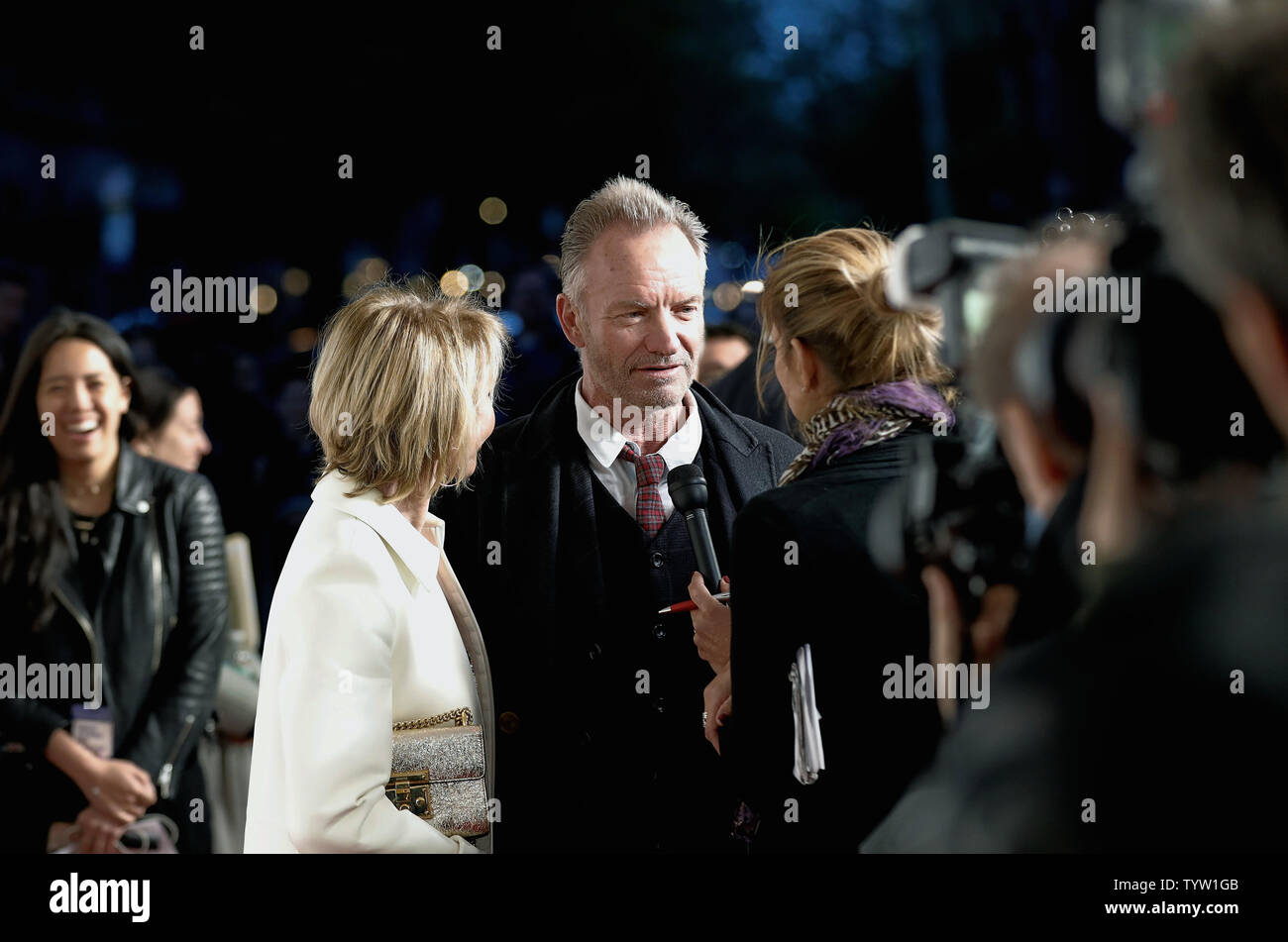 Musiker Sting (C) und seine Frau Trudie Styler sprechen mit den Medien am 35. Jahrestag des Film "Spinal Tap" auf dem Tribeca Film Festival 2019 am 27. April 2019 in New York City. Foto von Peter Foley/UPI Stockfoto