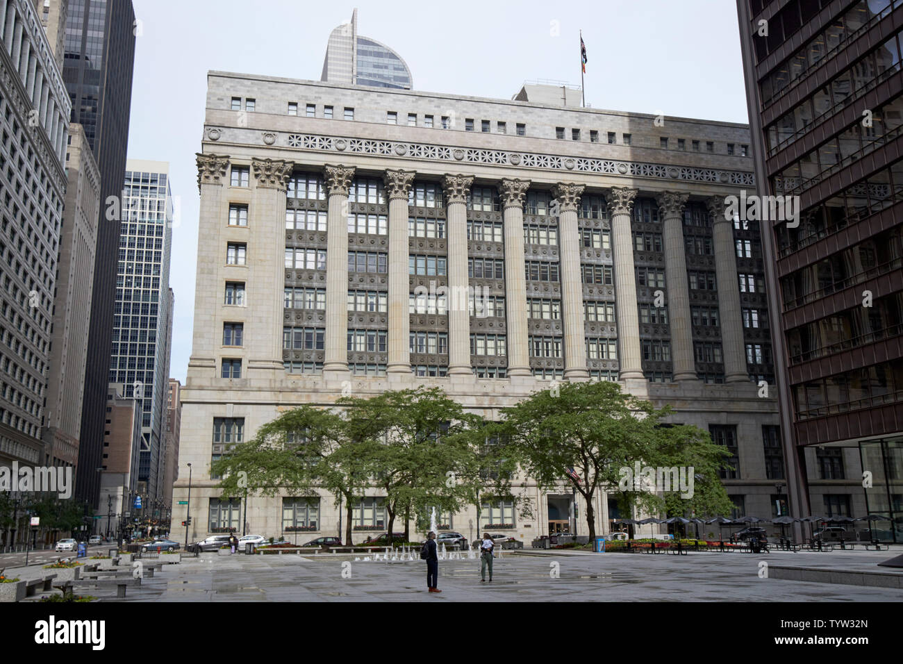 Chicago City und County Hall für Cook County gesehen von Daley Plaza Chicago IL USA Stockfoto