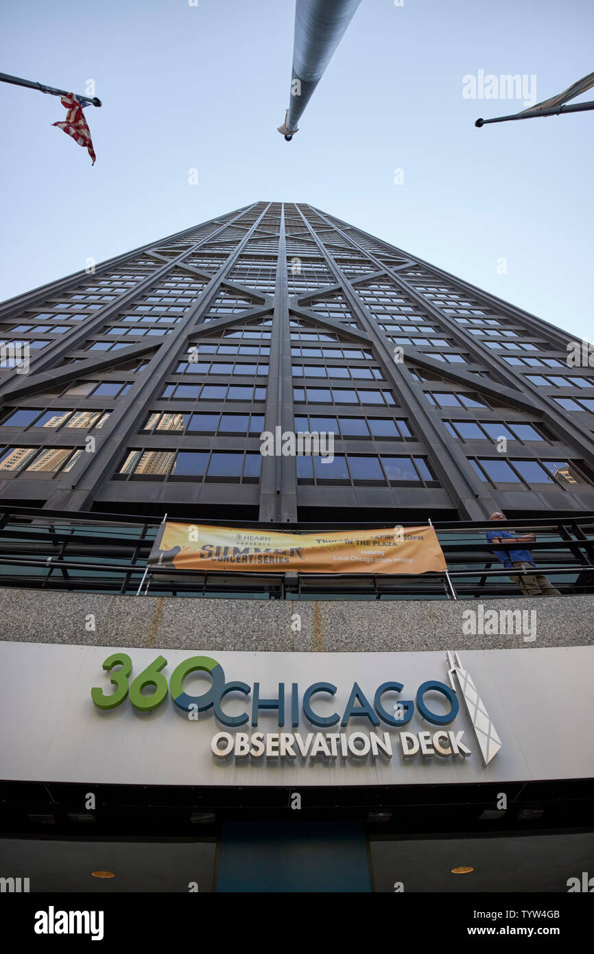 Auf der Suche aus dem Boden Ebene Eingang zu 360 Chicago das John Hancock Building Chicago IL USA Stockfoto