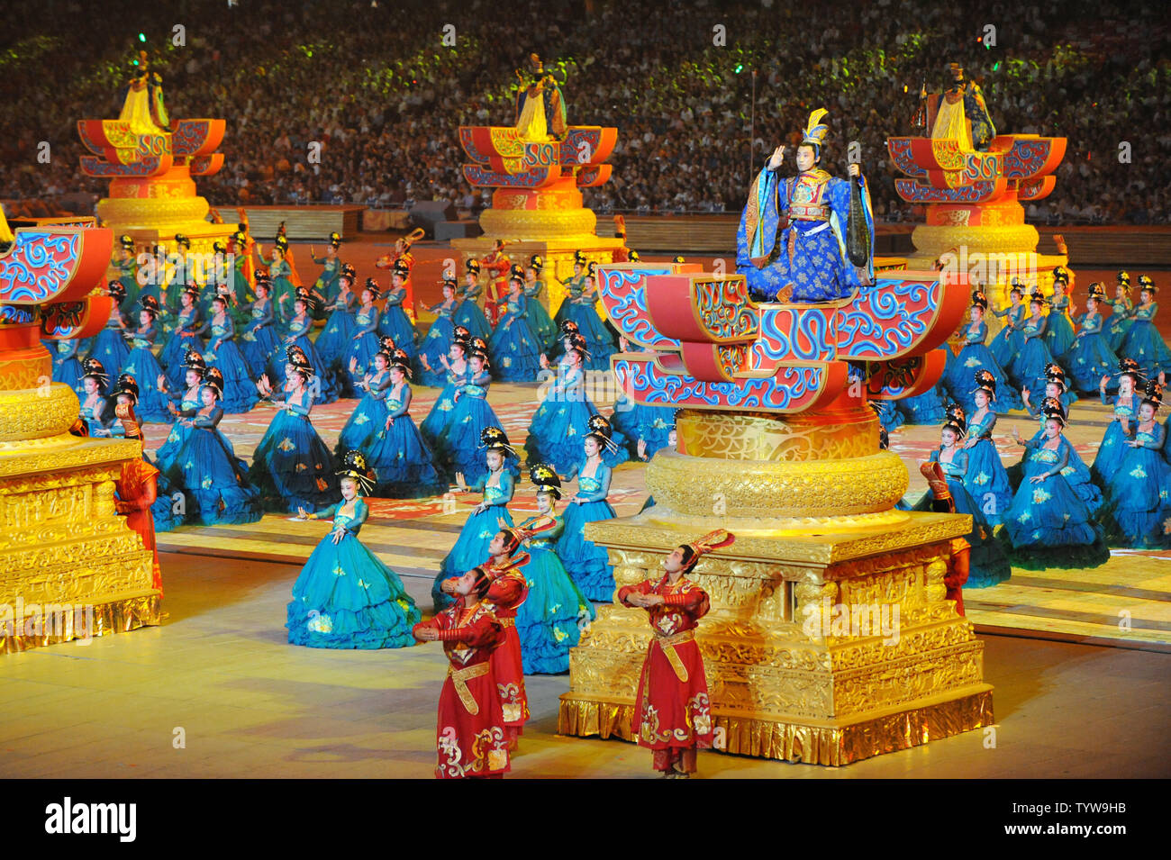 Die Pracht der chinesischen Geschichte wird während der Eröffnungsfeier der olympischen Sommerspiele 2008 an der National Stadium gezeigt, der Bird's Nest, in Peking am 8. August 2008 genannt. Im Sommer Spiele beginnen wird durch August 24, 2008 laufen. (UPI Foto/Pat Benic) Stockfoto