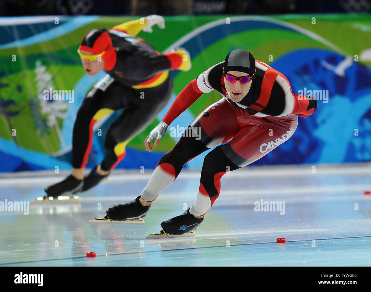 Kanadas Kyle Parrott (R) und dem Deutschen Nico Ihle konkurrieren in der Männer 1000 m Eisschnelllauf im Richmond Olympic Oval in Vancouver, Kanada, während der Olympischen Winterspiele 2010 Am 17. Februar 2010. UPI/Roger L. Wollenberg Stockfoto