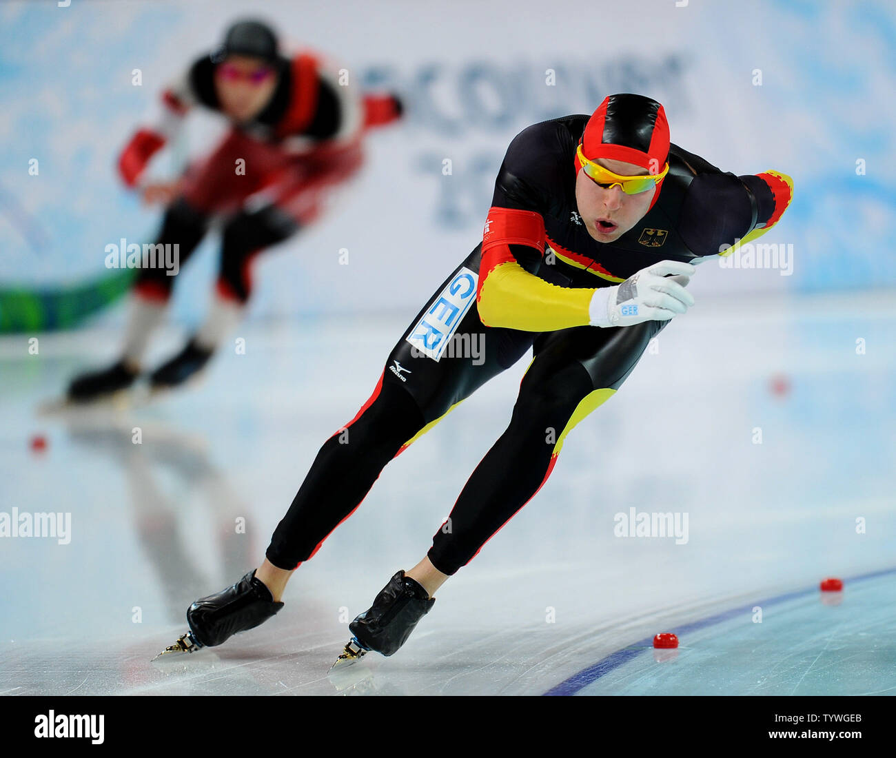 Kanadas Kyle Parrott (L) und der Deutsche Nico Ihle konkurrieren in der Männer 1000 m Eisschnelllauf im Richmond Olympic Oval in Vancouver, Kanada, während der Olympischen Winterspiele 2010 Am 17. Februar 2010. UPI/Roger L. Wollenberg Stockfoto