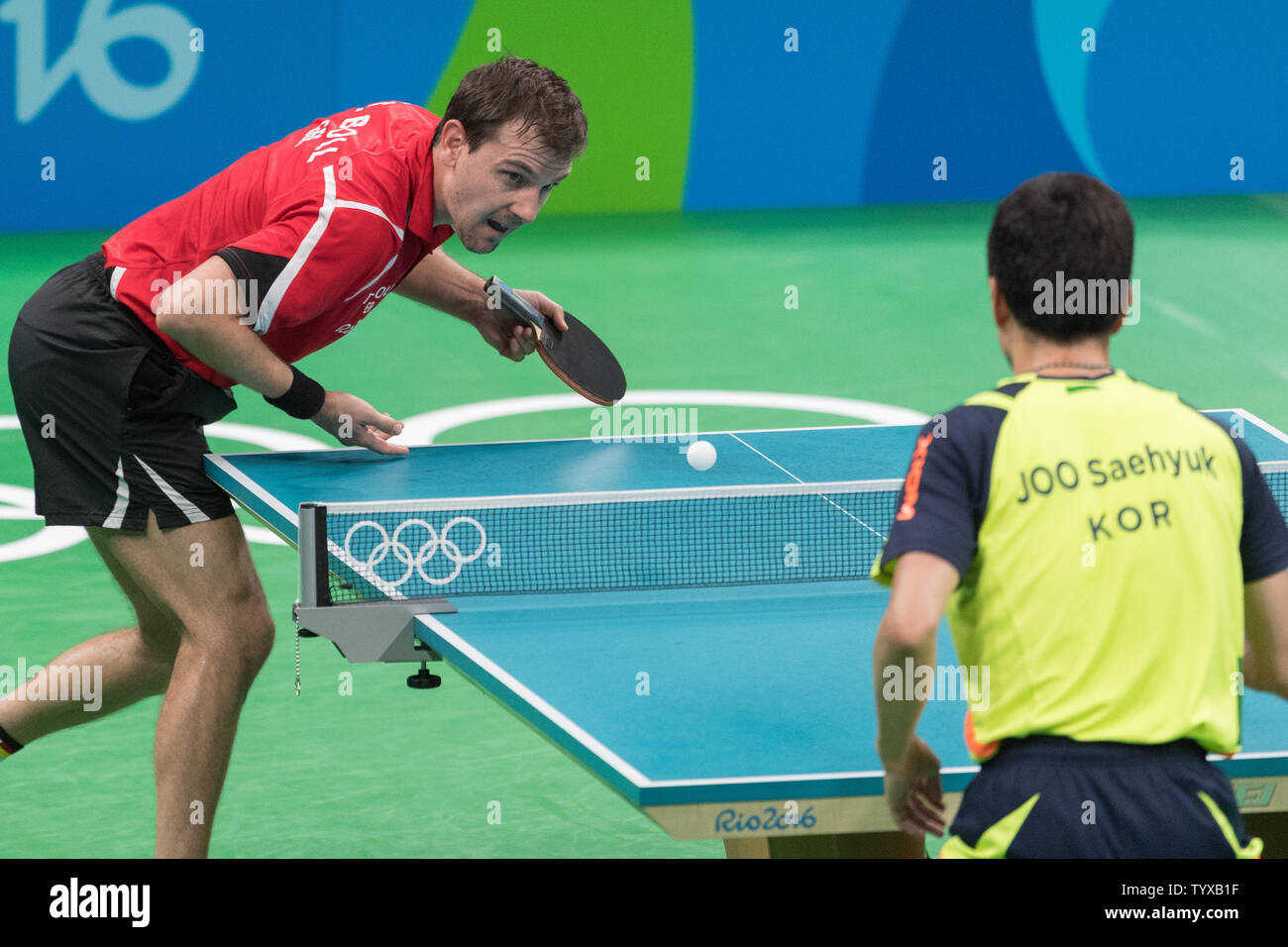 Timo Boll in Deutschland in Aktion gegen Saehyuk Joo Südkoreas in die Herren Tischtennis Kampf um Bronze in Riocentro Pavillon 3 am Rio olympische Sommerspiele 2016 in Rio de Janeiro, Brasilien, am 17. August 2016. Deutschland gewann die Bronzemedaille 3-1 Sieg über Südkorea. Foto von Richard Ellis/UPI Stockfoto