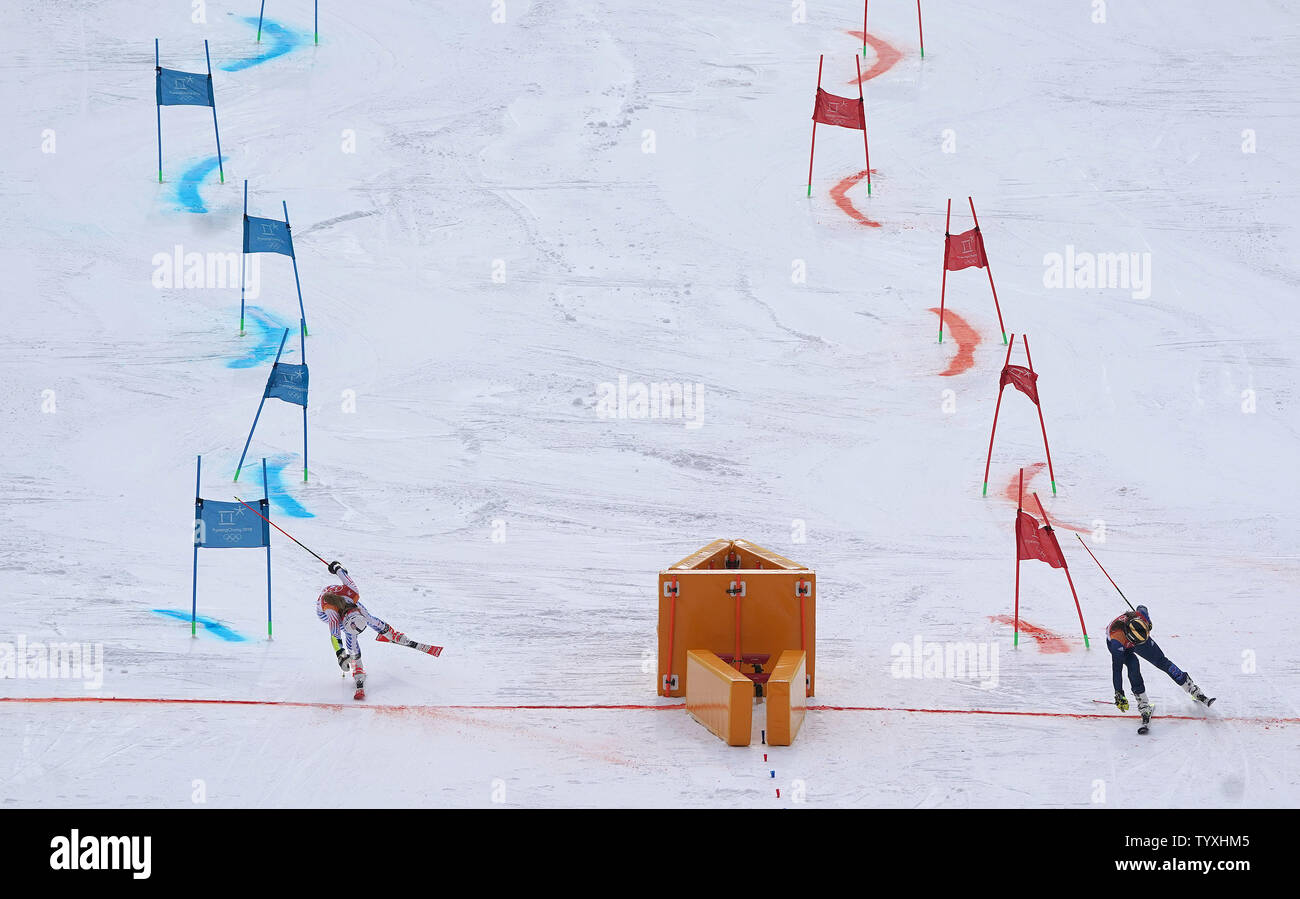 Großbritanniens Alex Tilly (R) beats PatriciaTeam Mangan in den alpinen Team Event Finale bei den Olympischen Winterspielen 2018 in Pyeongchang Pyeongchang, Südkorea, am 24. Februar 2018. Foto von Kevin Dietsch/UPI Stockfoto