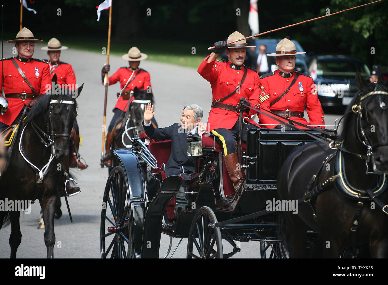 Kaiser Akihito von Japan zu Rideau Hall von Governor General Michaelle Jean am 6. Juli 2009 zu begrüßen. Das kaiserliche Paar ist zu Besuch in Kanada den 80. Jahrestag der Aufnahme der diplomatischen Beziehungen zwischen Kanada und Japan zu markieren. Rideau Hall ist die offizielle Residenz des Alle Gouverneure General von Kanada in Ottawa. (UPI Foto: Gnade Chiu) Stockfoto