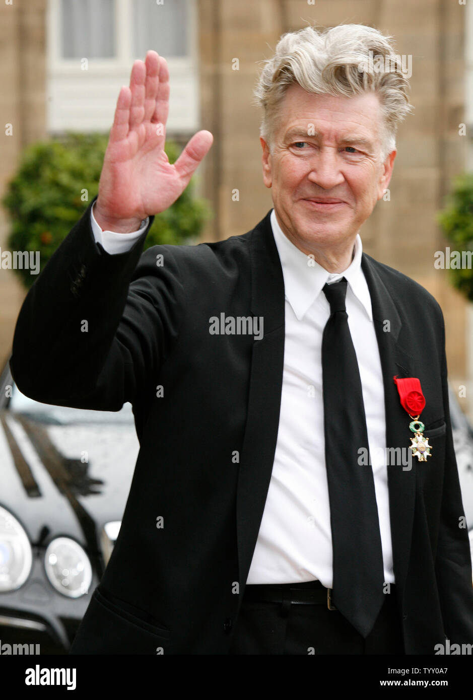 Regisseur David Lynch verlässt das Elysee Präsidentenpalast nach Erhalt der französischen Ehrenlegion Award in Paris am 1. Oktober 2007. Der Legion von Ehre ist die höchste Auszeichnung, die von einem zivilen in Frankreich verliehen werden kann. (UPI Foto/David Silpa) Stockfoto