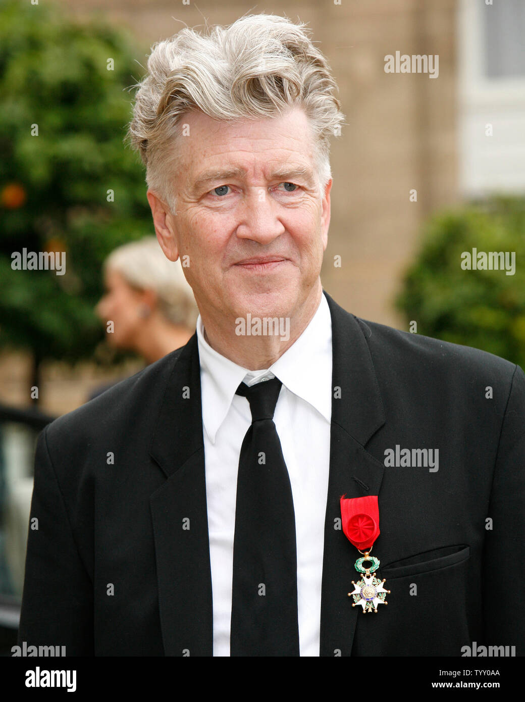 Regisseur David Lynch verlässt das Elysee Präsidentenpalast nach Erhalt der französischen Ehrenlegion Award in Paris am 1. Oktober 2007. Der Legion von Ehre ist die höchste Auszeichnung, die von einem zivilen in Frankreich verliehen werden kann. (UPI Foto/David Silpa) Stockfoto