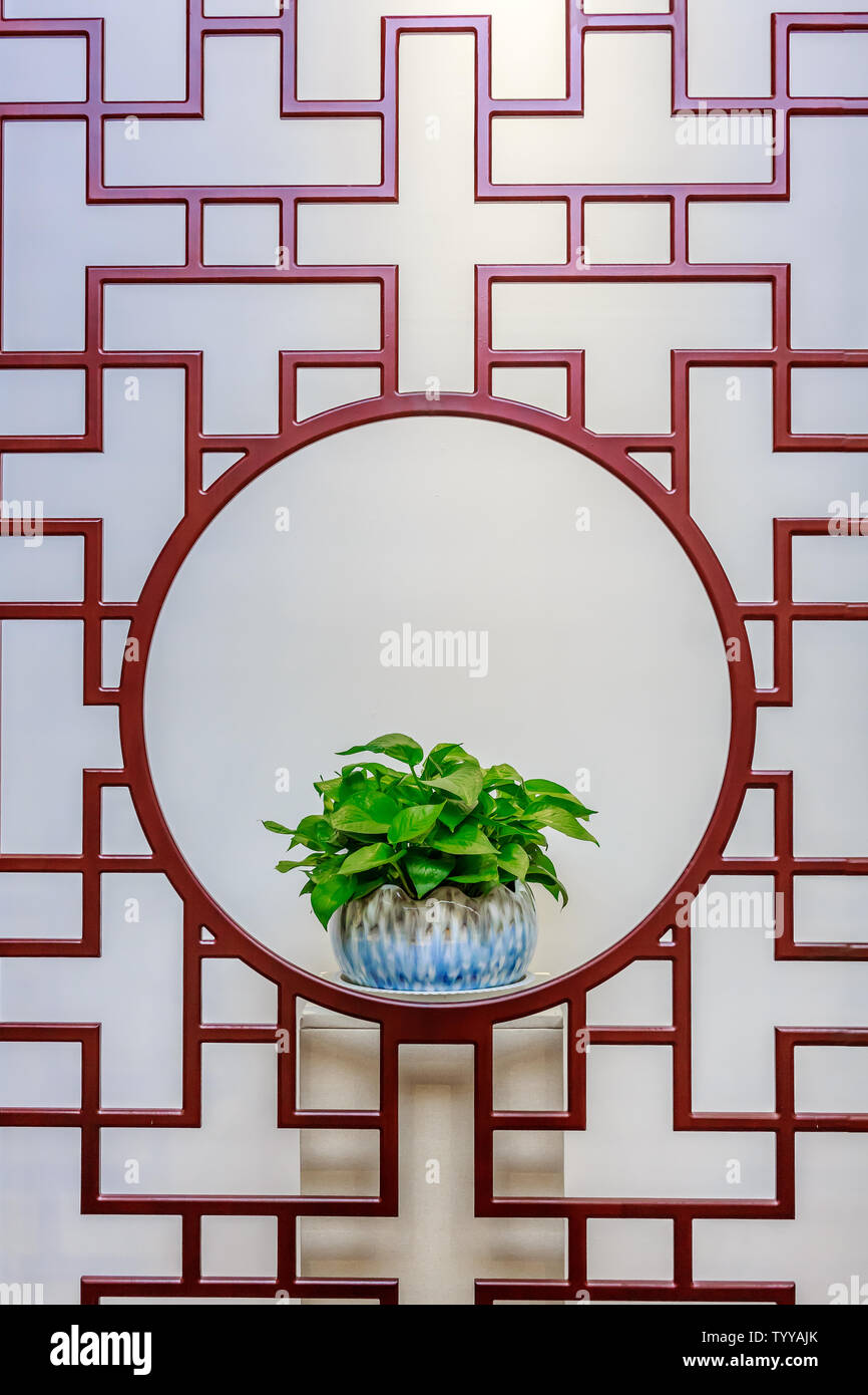 Klassische Massivholz Türen und Fenster der chinesischen Architektur Stockfoto