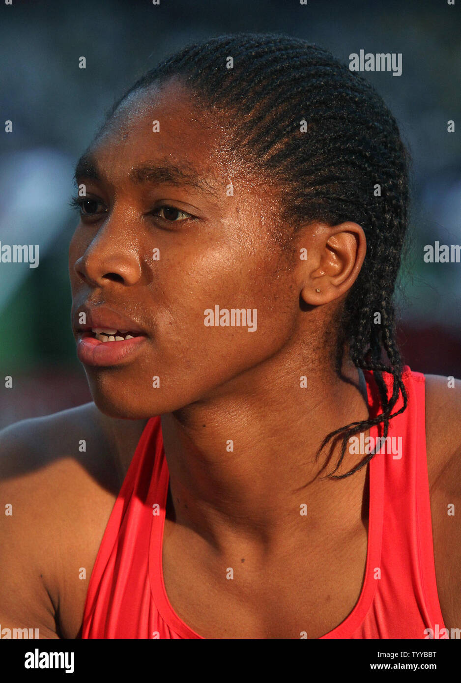 Caster Semenya gibt ein Interview nach dem Gewinn der Frauen 800 m Fall der Pariser Samsung Diamond League Konferenz im Stade de France bei Paris am 8. Juli 2011. UPI/David Silpa Stockfoto