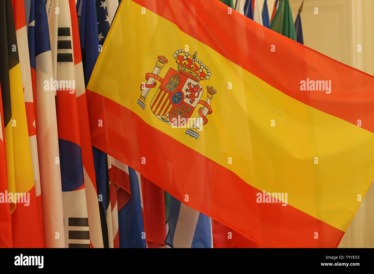 Die die Flagge von Spanien zählt zu den Flaggen der verschiedenen Nationen am 8. Juni 2012 gesehen. Spanien hat unter dem Druck in letzter Zeit mit Staatsverschuldung betrifft, Plagen, Griechenland, Portugal und Italien. UPI/David Silpa Stockfoto