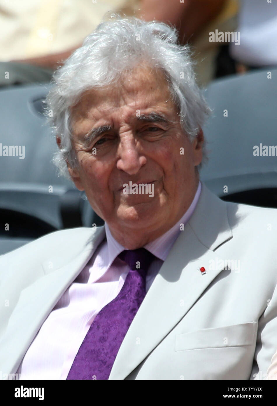 Jean-Loup Dabadie Uhren Halbfinale der French Open Männer Übereinstimmung zwischen Stan Wawrinka der Schweiz und Andy Murray des Vereinigten Königreichs in Roland Garros in Paris am 9. Juni 2017. Foto von David Silpa/UPI Stockfoto