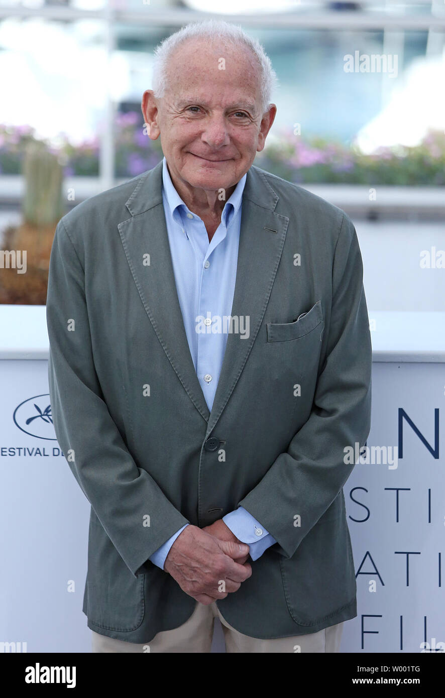 Marin Karmitz kommt an einen Fotoauftrag seiner Lebenszeit während der 71St jährliche Cannes International Film Festival in Cannes, Frankreich am 11. Mai 2018 zu Ehren. Foto von David Silpa/UPI Stockfoto