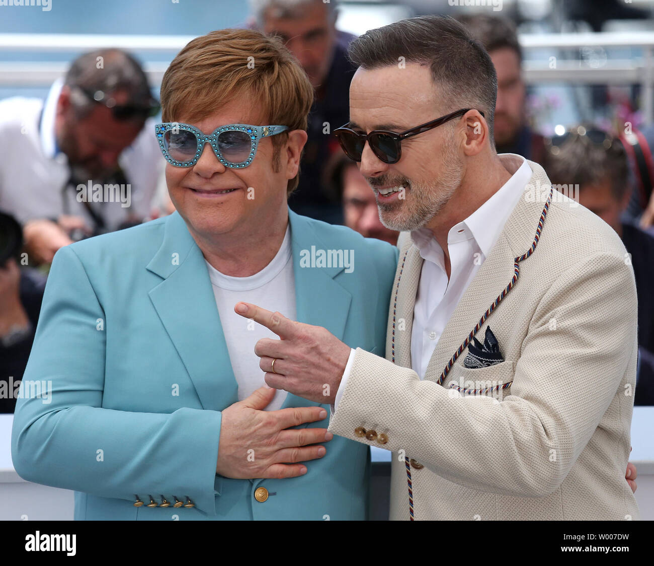 Elton John (L) und David versorgen zu einem Fotoshooting für den Film "Rocketman" während die 72. jährliche Internationale Filmfestspiele von Cannes in Cannes, Frankreich am 16. Mai 2019. Foto von David Silpa/UPI Stockfoto