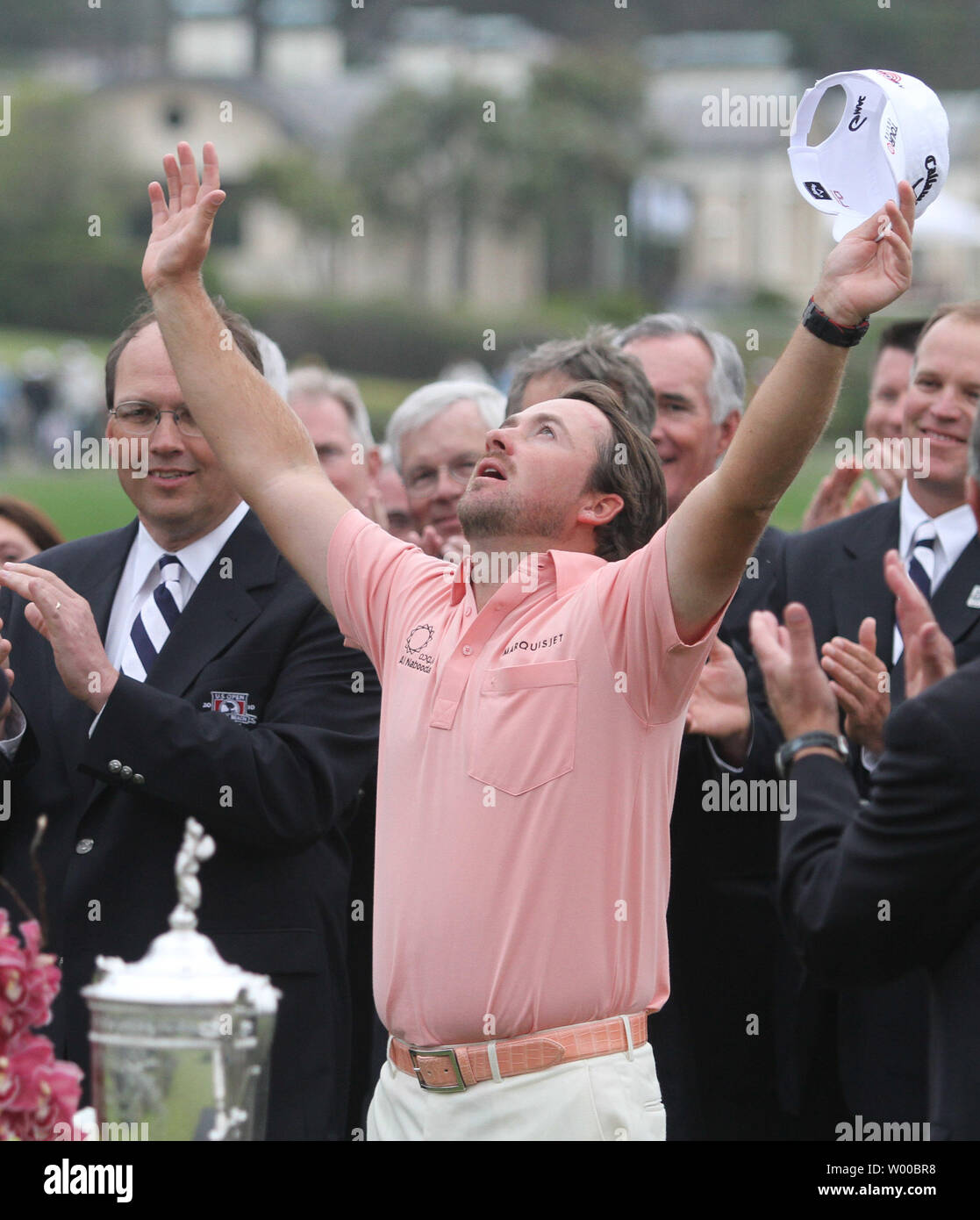 Graeme McDowell von Nordirland feiert gewann die US Open in Pebble Beach, Kalifornien am 20. Juni 2010. UPI/Mohammad Kheirkhah Stockfoto