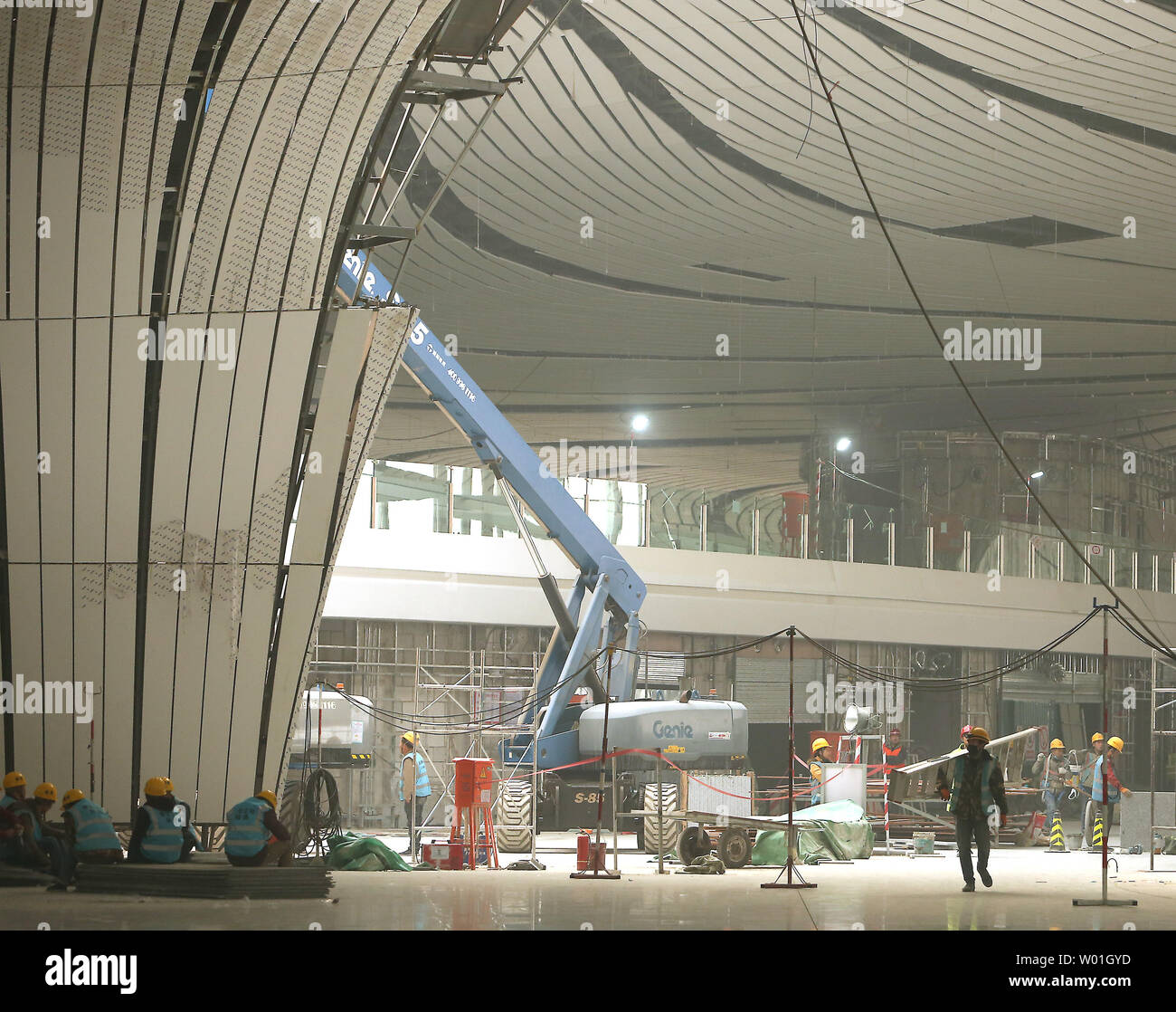 Engineering Konstruktion weiter auf dem Hauptterminal von Pekings neue Daxing Internationalen Flughafen außerhalb von Peking am 1. März, 2019. Im September zu öffnen, werden voraussichtlich größten Flughafen der Welt nach der Fertigstellung zu sein. Foto von Stephen Rasierer/UPI Stockfoto