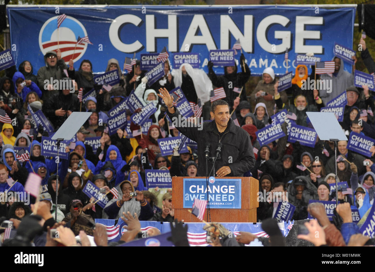 Demokratische Präsidentschaftskandidaten Senator Barack Obama spricht an einer Kundgebung an der Widener University in Chester, Pennsylvania am 28. Oktober 2008. (UPI Foto/Kevin DIetsch) Stockfoto
