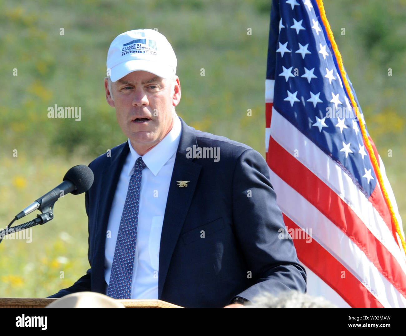 Sec. Ryan Zinke, der US-Innenministerium spricht an der Soundbreaking, für den künftigen Standort des Turms zu Stimmen, ein 93 Meter hoher Turm von 40 Glockenspiel, in der Nähe des Eingangs von Flug 93 National Memorial am 10. September 2017 in der Nähe von Shanksville, Pennsylvania. Foto von Archie Tischler/UPI Stockfoto