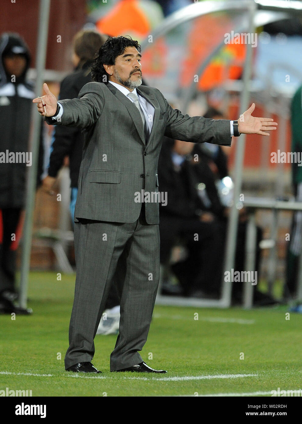Argentinien manager Diego Maradona Beschwerden während der Gruppe B Gleiches an Peter Mokaba Stadium, Polokwane, Südafrika am 22. Juni 2010. UPI/Chris Brunskill Stockfoto