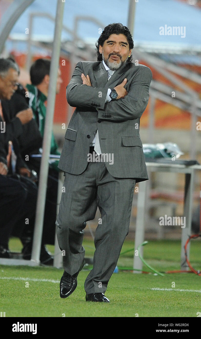 Argentinien manager Diego Maradona in der Gruppe B Gleiches an Peter Mokaba Stadium, Polokwane, Südafrika am 22. Juni 2010. UPI/Chris Brunskill Stockfoto