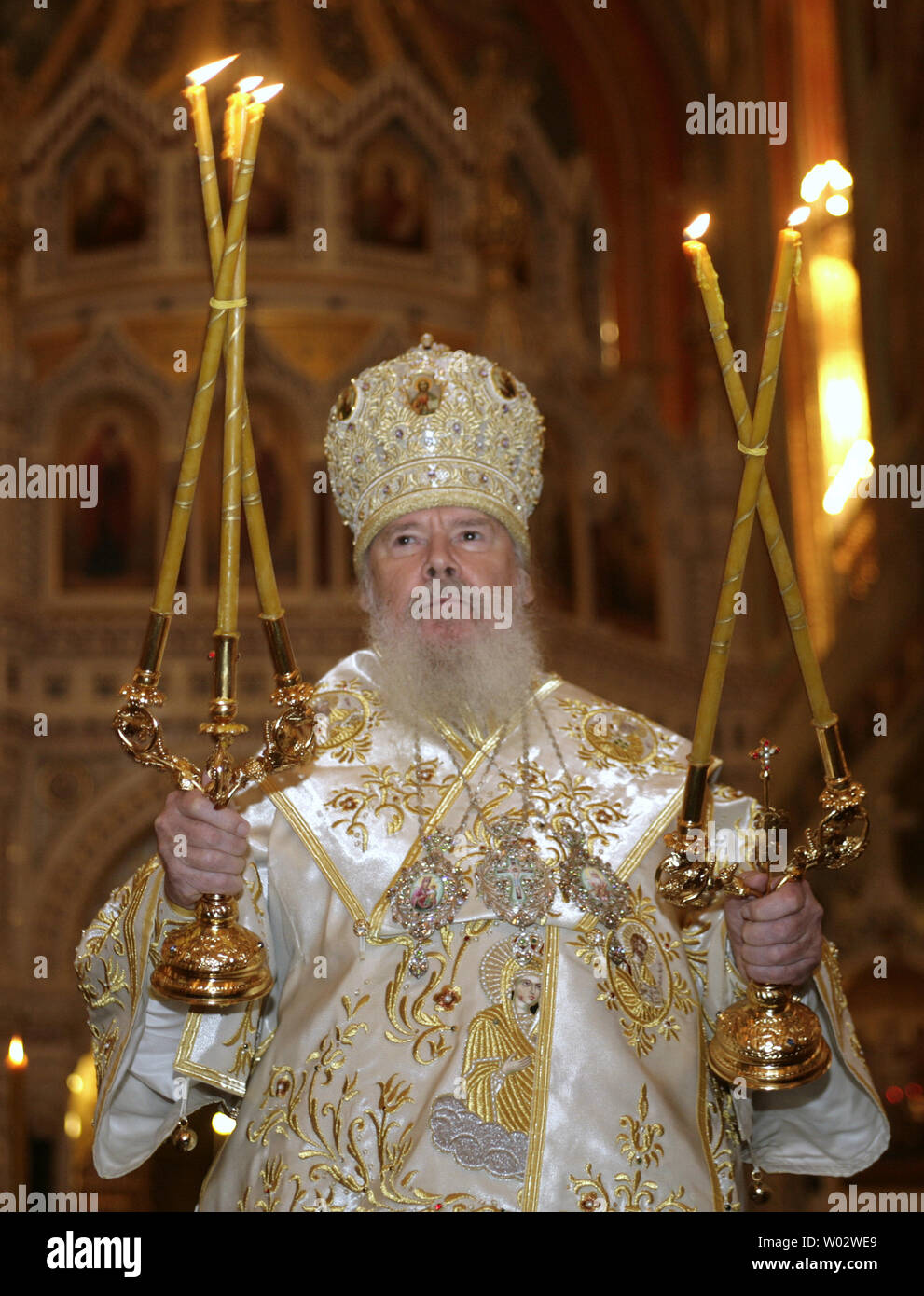 Russisch-orthodoxe Patriarch Alexiy II, gesehen eine Liturgie in der Christ-Erlöser-Kathedrale in Moskau am 2. Februar 2008, am 5. Dezember 2008 starb im Alter von 79 Jahren. Patriarch Alexi II. führte die Russische Orthodoxe Kirche seit 1990 über eine post-sowjetischen Erweckung des Glaubens. (UPI Foto/Yuri Gripas) Stockfoto