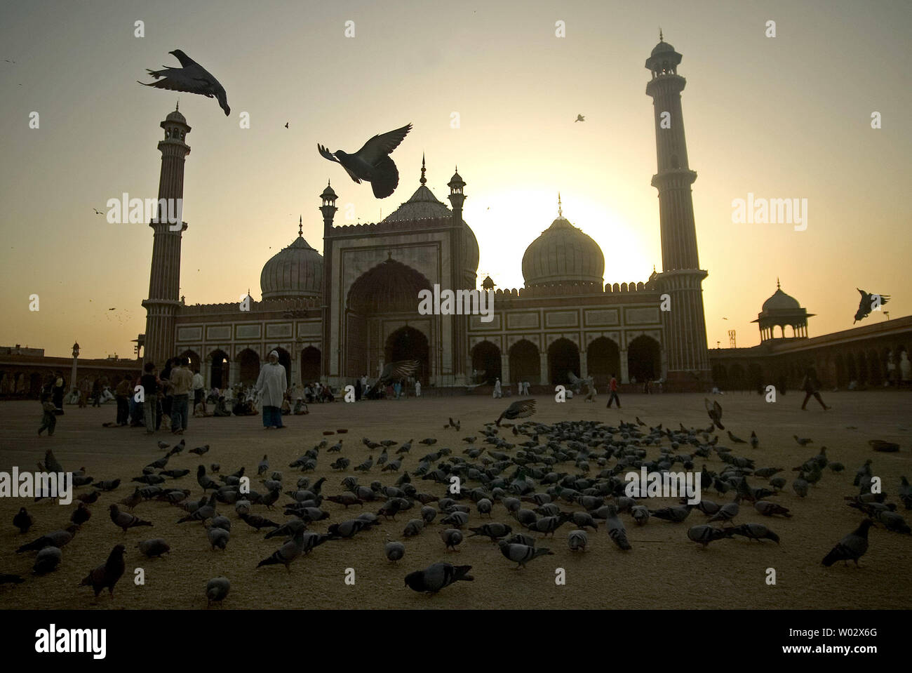 Indianer Wanderungen durch den Innenhof des Jame Moschee oder der Großen Moschee in Neu Delhi, Indien Am 9. März 2009. UPI/Mohammad Kheirkhah Stockfoto