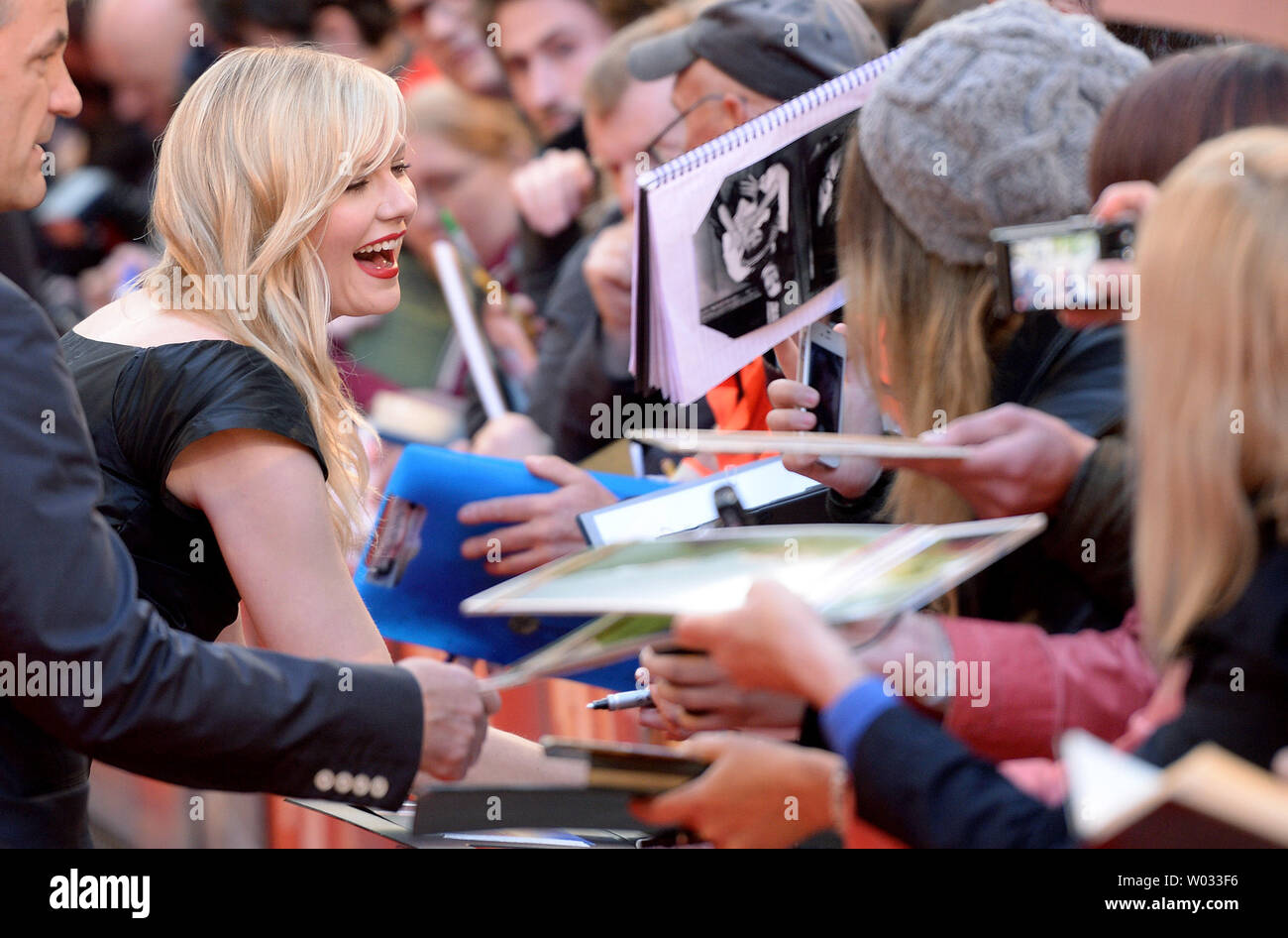 Die amerikanische Schauspielerin Kirsten Dunst besucht die UK-Premiere von "Die zwei Gesichter des Januar 'Im Curzon Mayfair in London am 13. Mai 2014. UPI/Paul Treadway Stockfoto