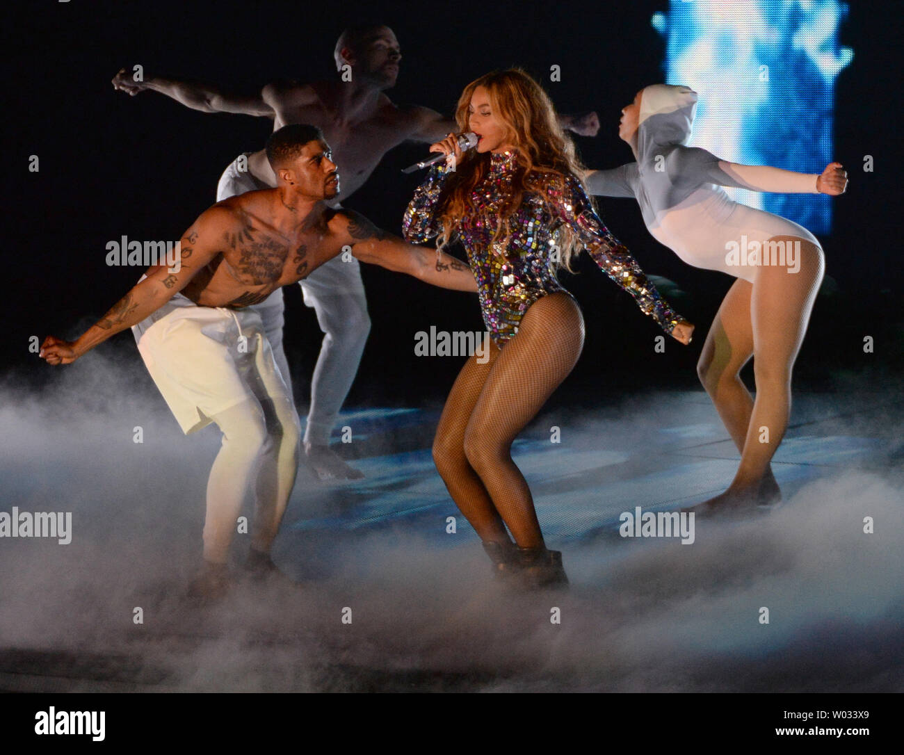 Beyonce Preforms bei den 2014 MTV Video Music Awards im Forum in Inglewood, Kalifornien am 24. August 2014. UPI/Pat Benic Stockfoto