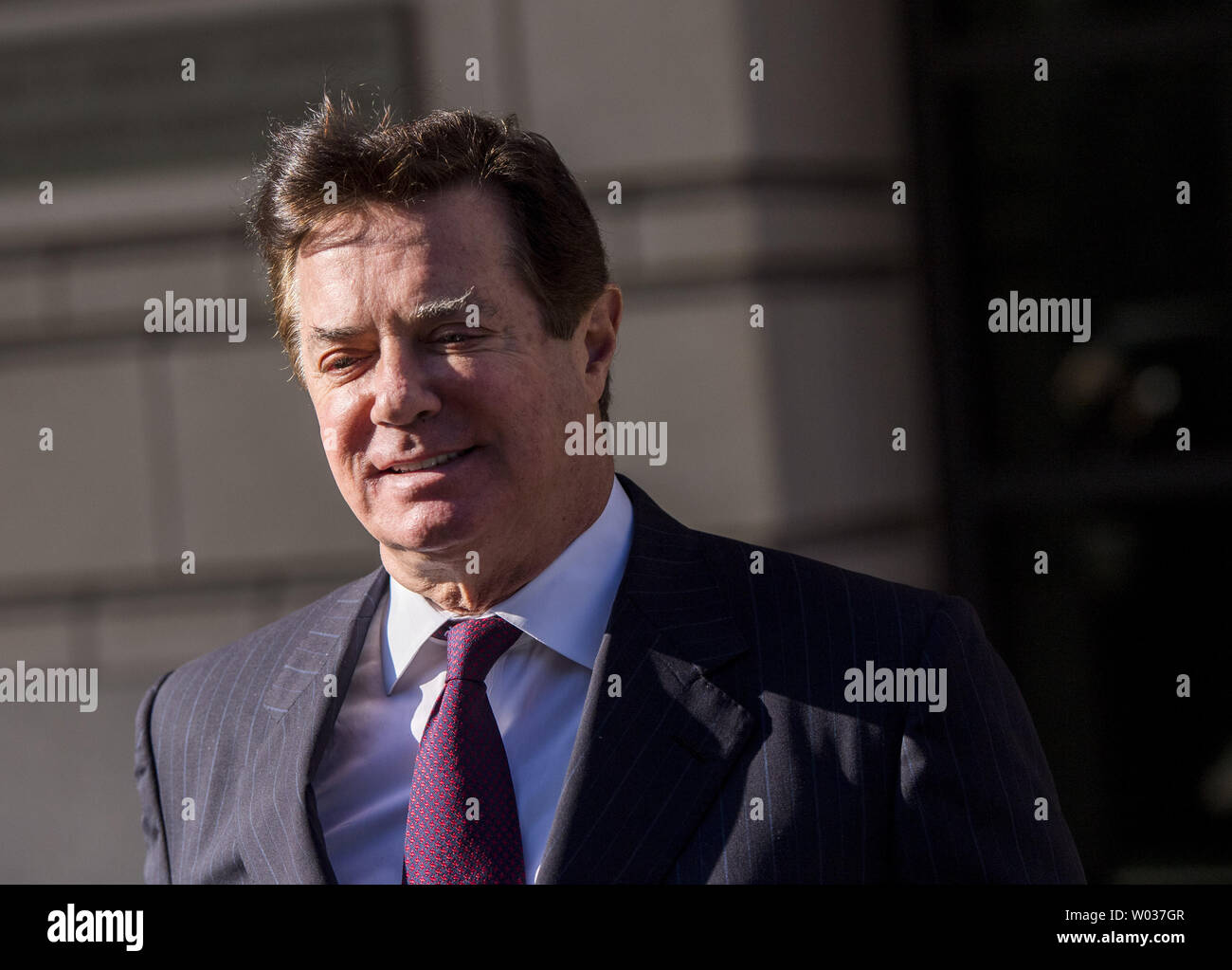 Ehemalige Trump Campaign Manager Paul Manafort hinterlässt einen Status Konferenz an der U.S. District Court am 11. Dezember 2017, in Washington, D.C., ehemaligen Trump Campaign Manager Manafort und seine Geschäftspartner Richard Tore waren im Oktober angeklagt, wenn Sie nicht schuldig zu einer 12 Zählimpulsen von einer großartigen Jury plädierte, als Teil des laufenden Special Counsel Robert Mueller Russlands Untersuchung. Anklage gegen Manafort und Tore gehören Verschwörung, um Geld zu waschen, Verschwörung gegen die Vereinigten Staaten und nicht als ausländische Agenten der ehemaligen UkraineÕs pro-russischen Einzufuehren zu registrieren. Stockfoto