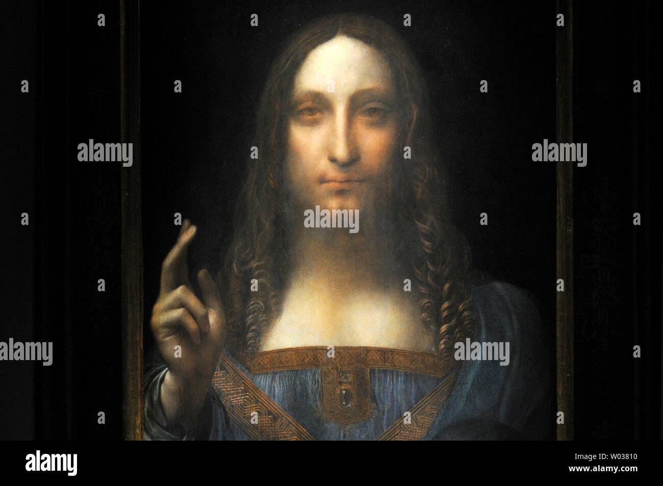 Leonardo da Vinci's alvator Mundi" Anstrich wird auf Display drücken Sie die Taste Vorschau bei Christie's in New York City am 3. November 2017. Leonardo's Salvator Mundi, eine mit weniger als 20 überlebenden Gemälde als aus der eigenen Hand des Künstlers angenommen, hat einen weltweiten Medien Aufsehen und wird zu einem geschätzten Preis von 100 Millionen Dollar in der kommenden Woche in New York versteigert. Foto von Dennis Van Tine/UPI Stockfoto