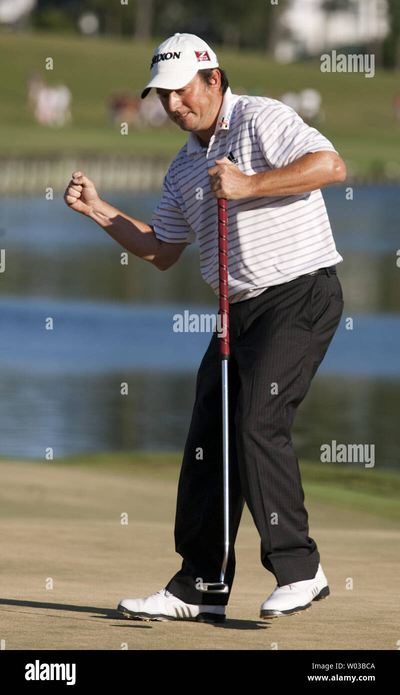 Tim Clark reagiert auf seine 16 unter Par und Gewinnen der Players Championship PGA Golf Turnier in Ponte Vedra Beach, Florida Mai 9, 2010. UPI/Mark Wallheiser Stockfoto