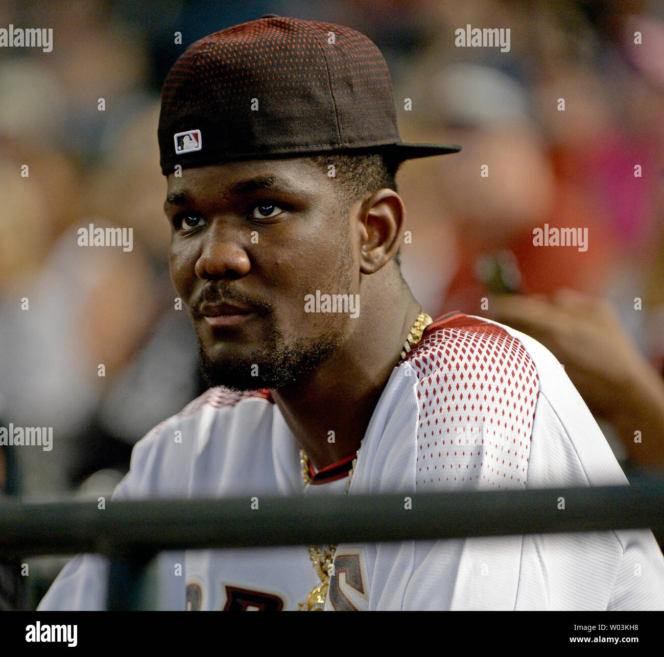 Deandre Ayton, der Player Nummer eins von den Phoenix Suns in der NBA Draft, Uhren der Arizona Diamondbacks-San Francisco Giants Spiel bei Chase Field in Phoenix, Arizona am 1. Juli 2018. Die Riesen besiegt die Diamantmarkierungen 9-6. Foto von Kunst Foxall/UPI Stockfoto