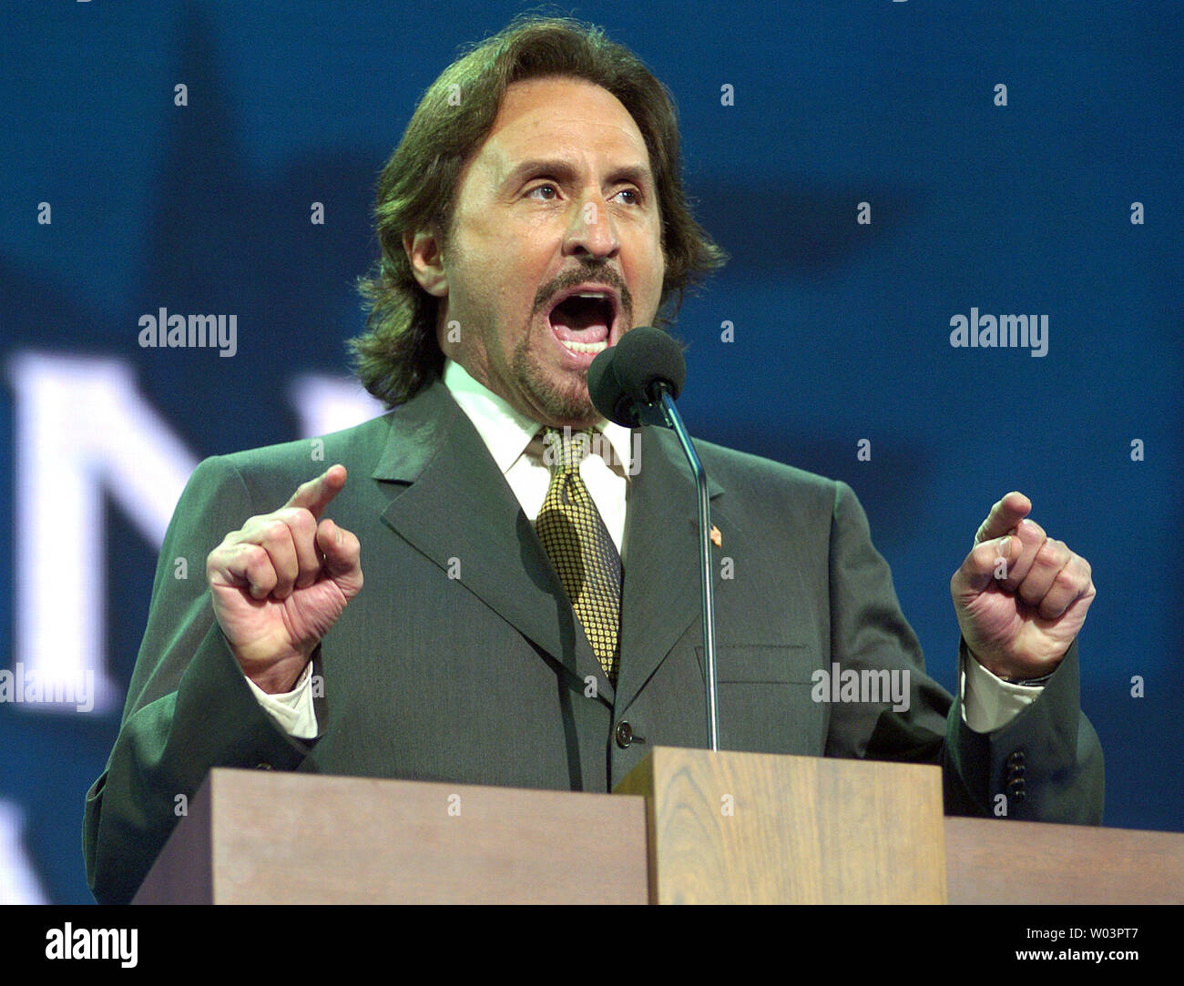 Schauspieler Ron Silver Adressen die Delegierten während der Sitzung zwei der Republican National Convention im Madison Square Garden in New York am 12.08.30., 2004. (UPI Foto/Greg Whitesell) Stockfoto