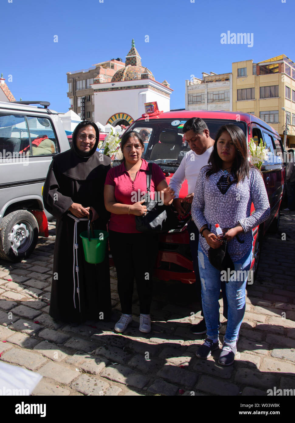 Auto für Segen bereit, ein einzigartiges Ritual an der Basílica de Nuestra Señora in Copacabana, Bolivien Stockfoto