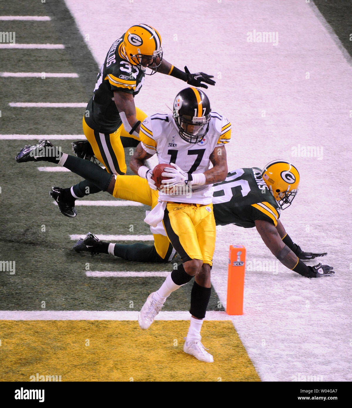 Pittsburgh Steelers wide receiver Mike Wallace Kerben ein viertes Quartal Touchdown gegen die Green Bay Packers während des Super Bowl XLV an Cowboys Stadium in Arlington, Texas am 6. Februar 2011. UPI/Pat Benic Stockfoto