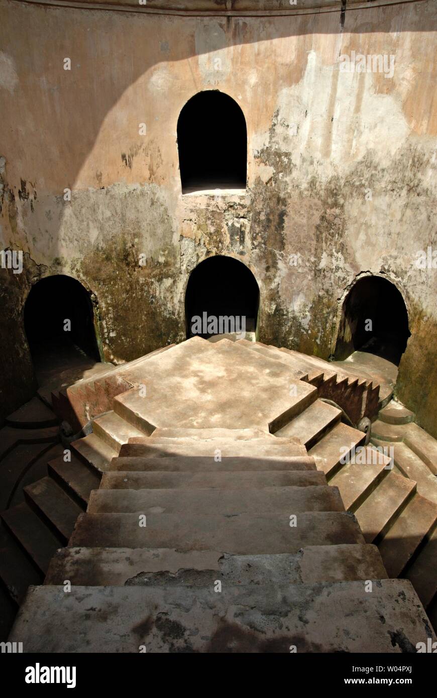 U-Moschee in Taman Sari. Taman Sari, oder Taman Sari Water Castle, ist ein Weltkulturerbe im ehemaligen königlichen Garten des Sultanat Yogyakarta. Stockfoto