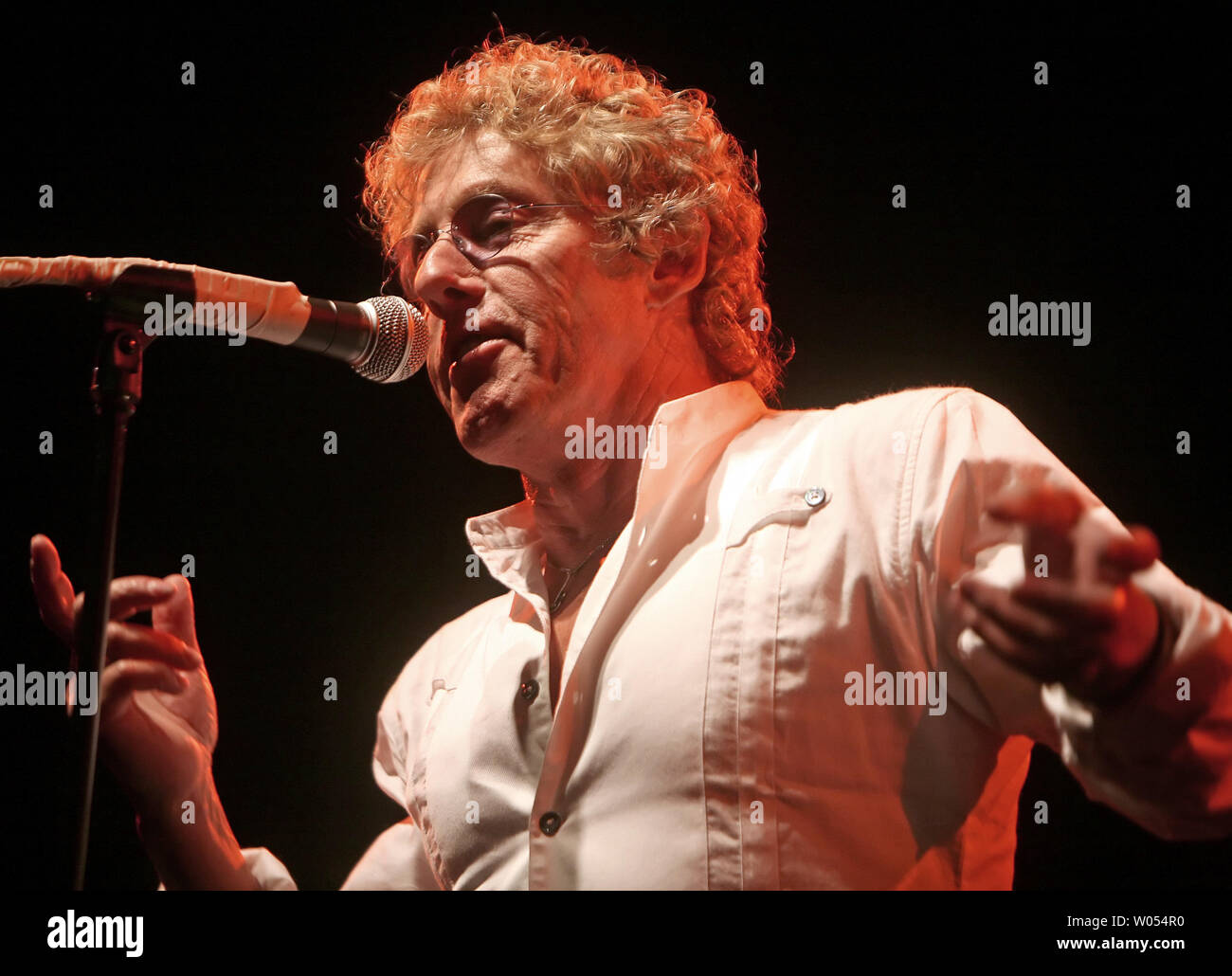 Roger Daltrey, Frontmann der legendären britischen Rockgruppe The Who, führt als Teil der Konzertsaison 2009 im Humphrey's by the Bay in San Diego. Die daltrey Leistung ist Teil seines aktuellen' verwenden, Verliert Er Oder Sie "solo Tour. UPI/Roger Williams Stockfoto