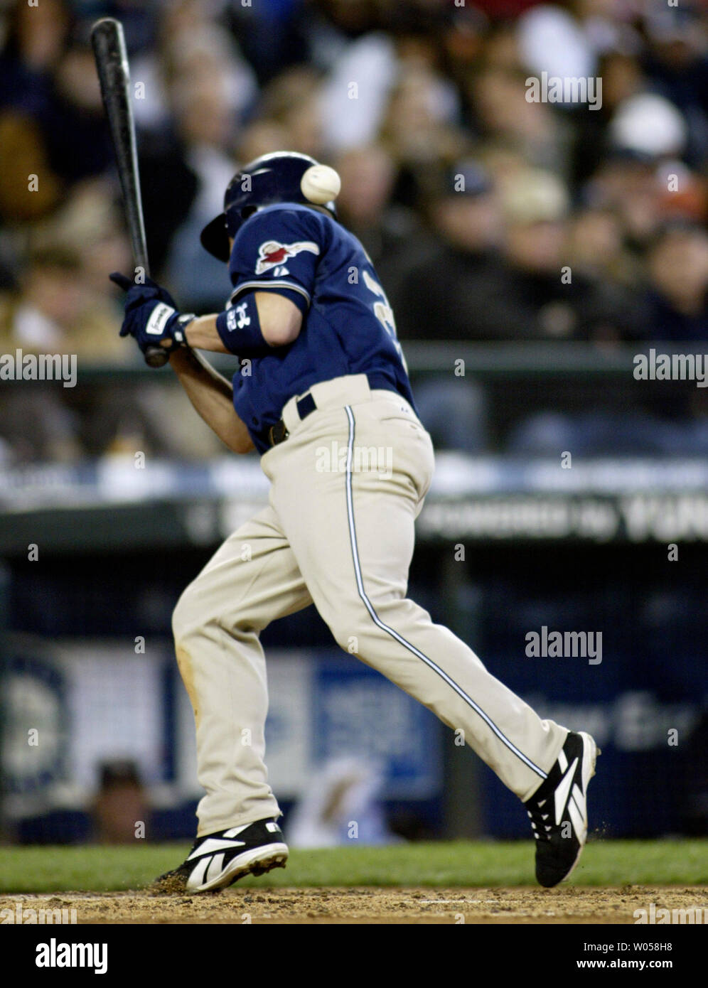 San Diego Padres' Marcus Giles wird von einer Tonhöhe von Seattle Mariners' Sean White im achten Inning geworfen im Safeco Field von Seattle am 20. Mai 2007 getroffen. Die Padres schlagen die Seemänner 2-1. (UPI Foto/Jim Bryant) Stockfoto