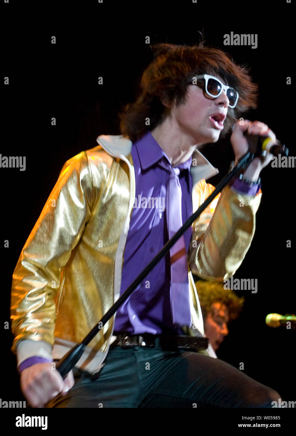 Der Jonas Brothers, Joe Jonas führt ihre Hit 'Games' während des 10. jährlichen Jingle Bell Bash auf dem Tacoma Dome in Tacoma, Washington am 4. Dezember 2007. (UPI Foto/Jim Bryant). Stockfoto Der Jonas Brothers, Joe Jonas führt ihre Hit 'Games' während des 10. jährlichen Jingle Bell Bash auf dem Tacoma Dome in Tacoma, Washington am 4. Dezember 2007. (UPI Foto/Jim Bryant). Stockfoto