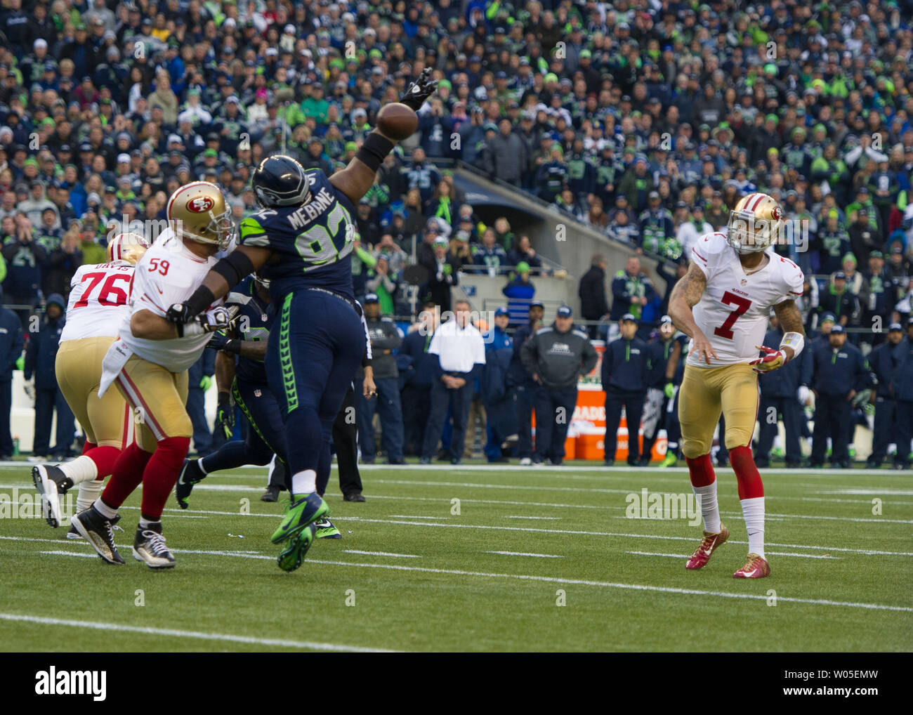 San Francisco 49ers quarterback Colin Kaepernick (7) wirft die Fußball downfield im NFC Championship Game an Centurylink Feld in Seattle, Washington, am 19. Januar 2014. Die Seahwks Beat der 49ers 23-17. UPI/John Lill Stockfoto