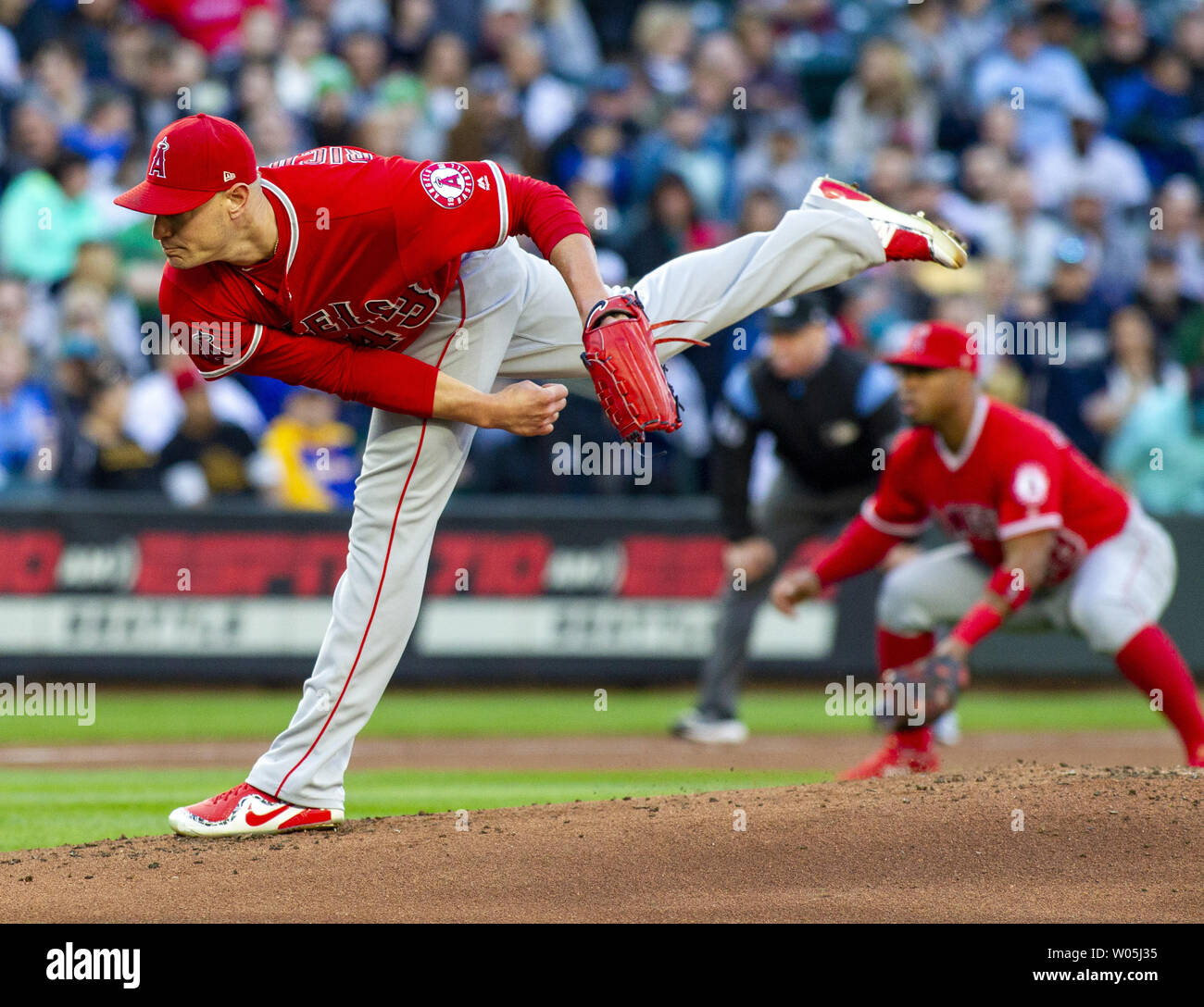 Los Angeles Angels' starter Garrett Richards Plätze gegen die Seattle Mariners im fünften Inning im Safeco Field am 4. Mai in Seattle 2018. Foto von Jim Bryant/UPI Stockfoto