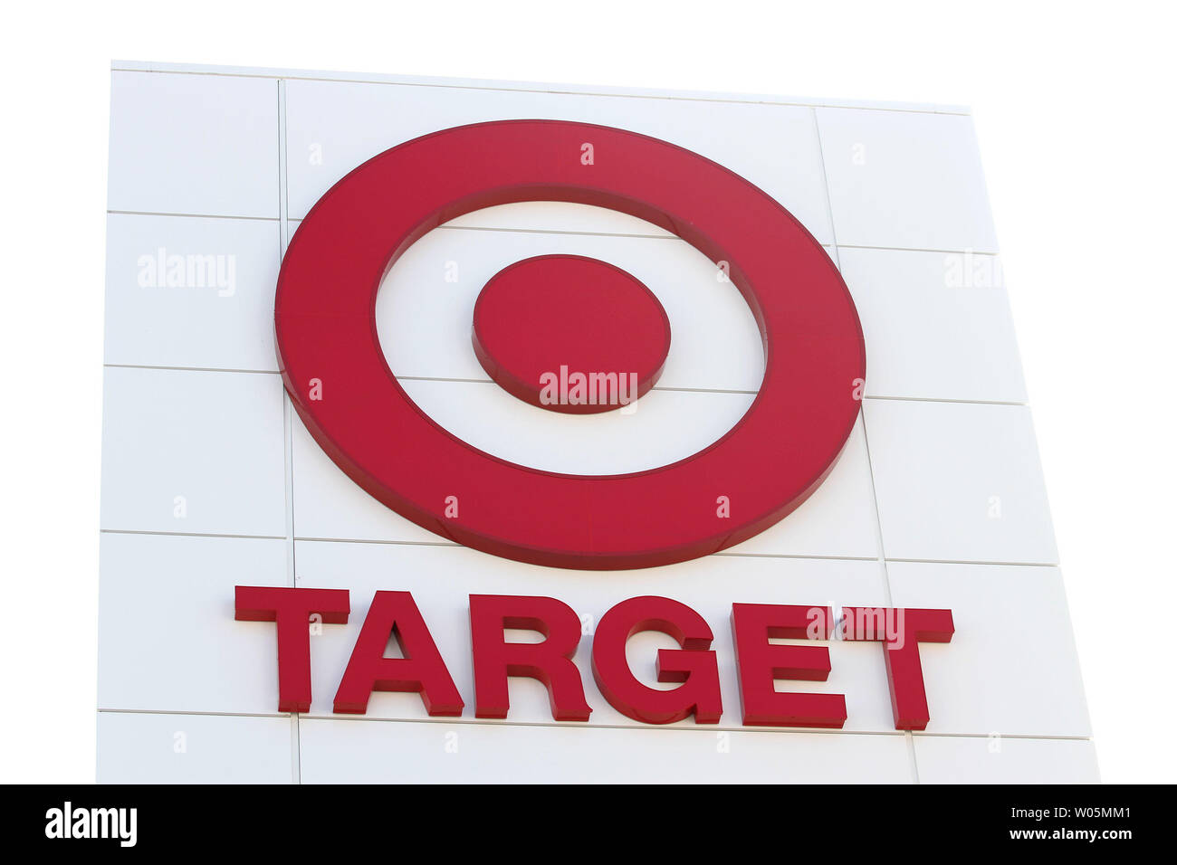 Ein Logo ist an einem Target Store in Sunnyvale, Kalifornien, 9. April 2010 gesehen. UPI/Mohammad Kheirkhah Stockfoto