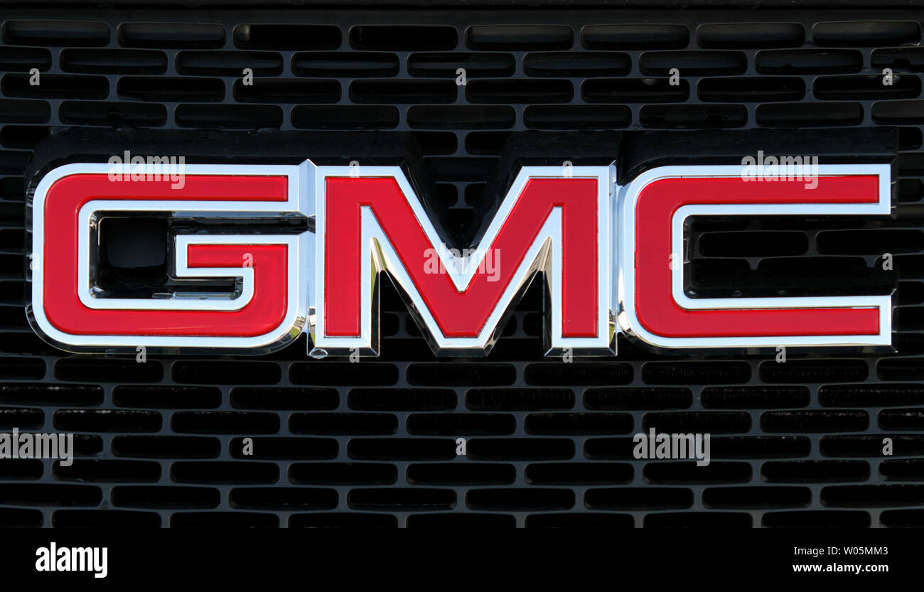 Ein GMC Logo ist zu einem GMC Dealership in Sunnyvale, Kalifornien, 9. April 2010 gesehen. UPI/Mohammad Kheirkhah Stockfoto