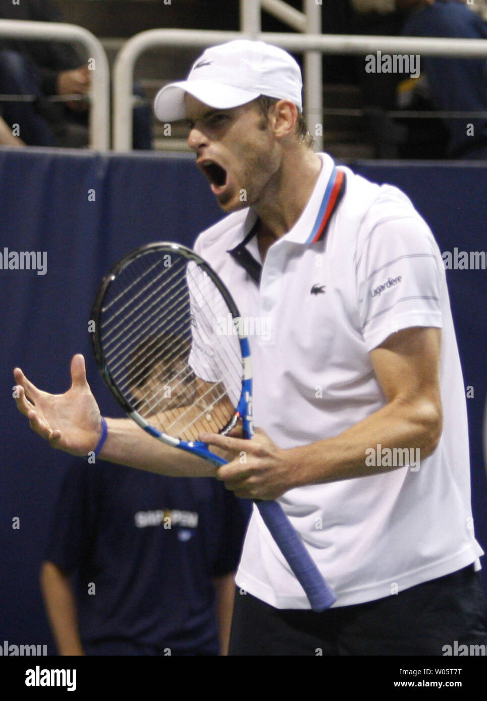 Andy Roddick bringt Ekel mit einem Schuß zu Fernando Verdasco Spanien im Finale der SAP Open in San Jose, Kalifornien, am 14. Februar 2010. Verdasco umgekippt Roddick 3-6, 6-4, 6-4. UPI/Mohammad Kheirkhah Stockfoto