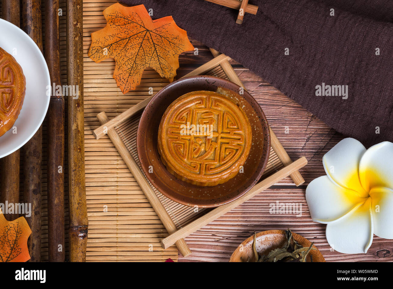 Mondfest Mondkuchen in die Schüssel Stockfoto